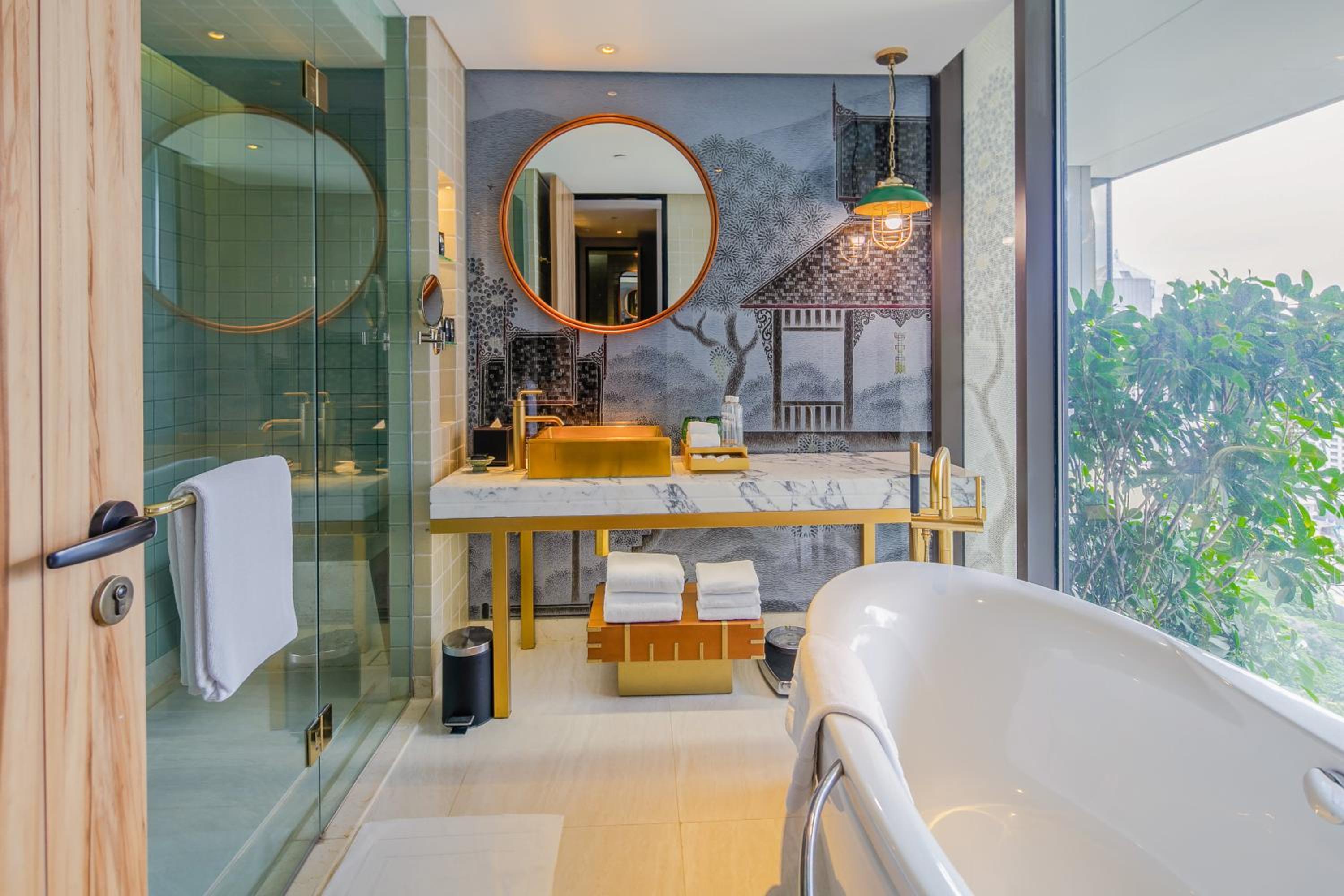 Premium King Room with Balcony and City View photo 2