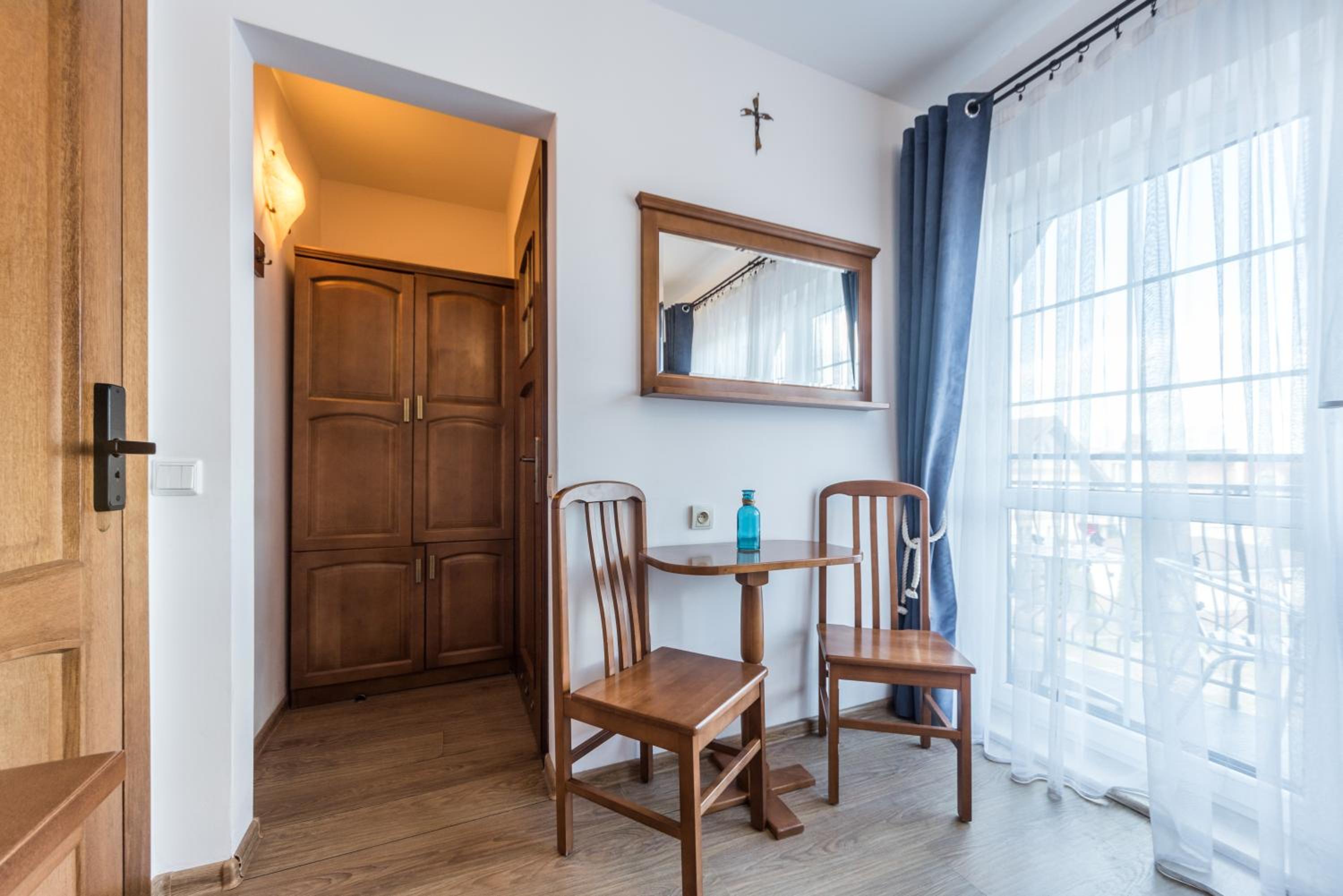 Double Room with Balcony - Photo 2