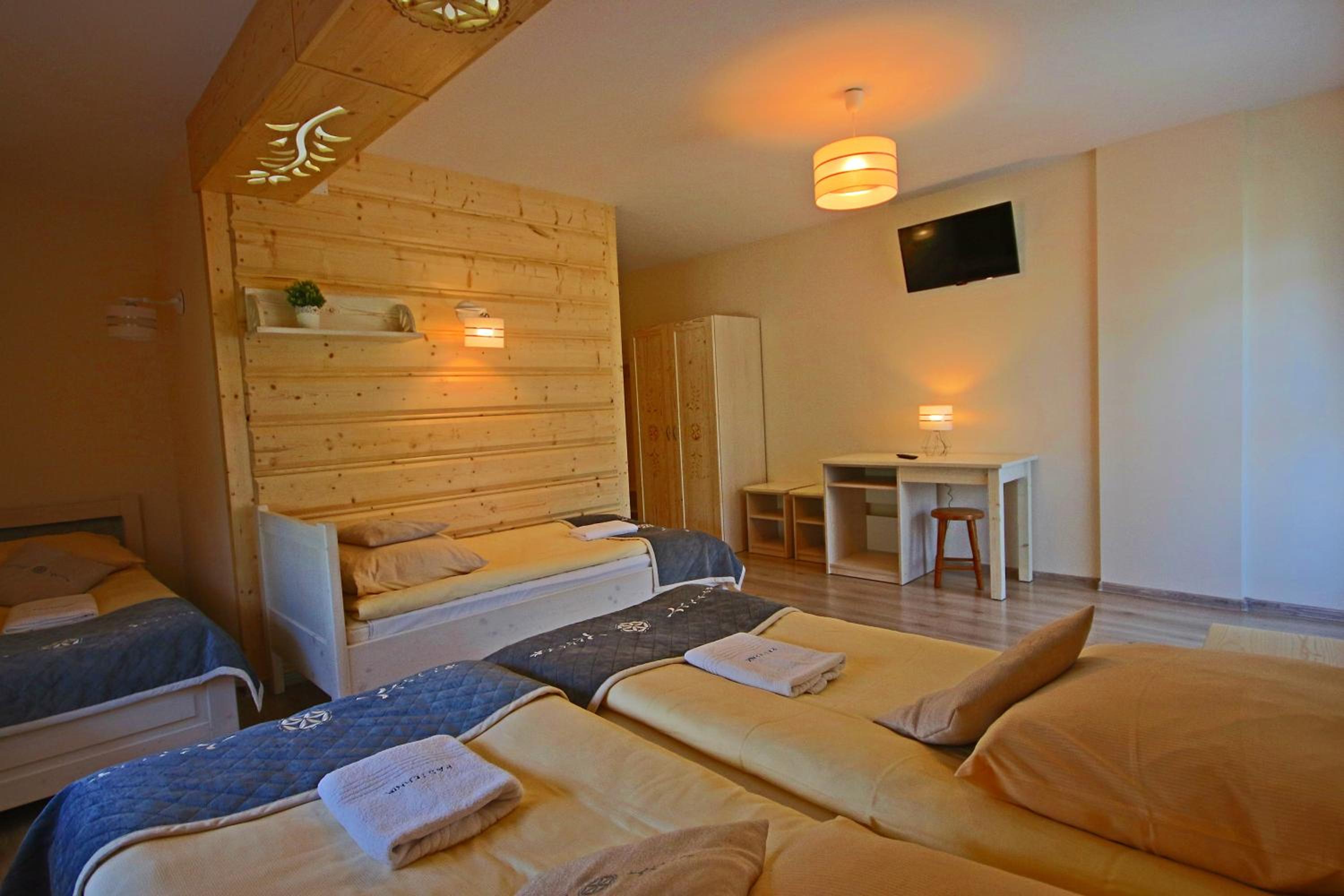 Quadruple Room with Balcony photo 3