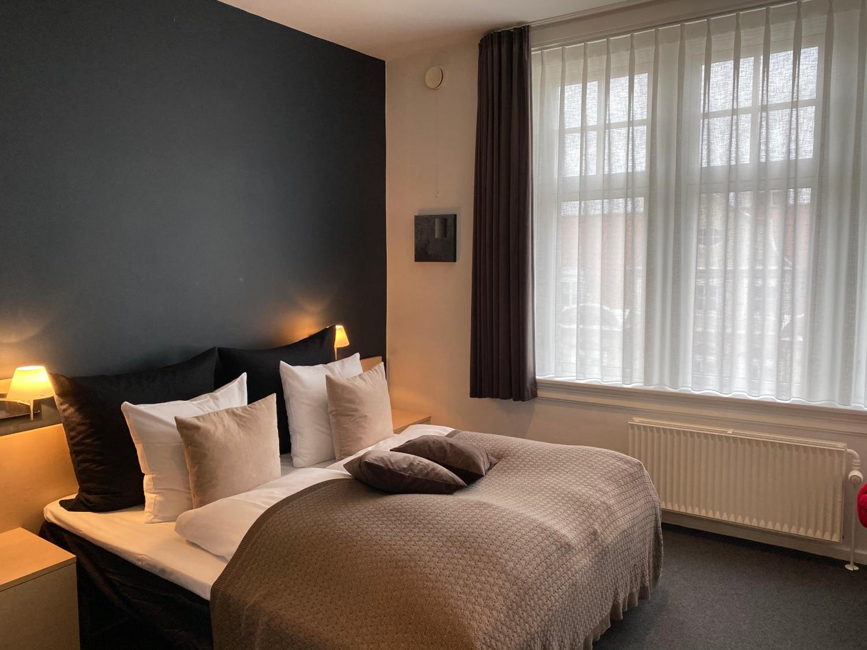 Double or Twin Room - Photo 4