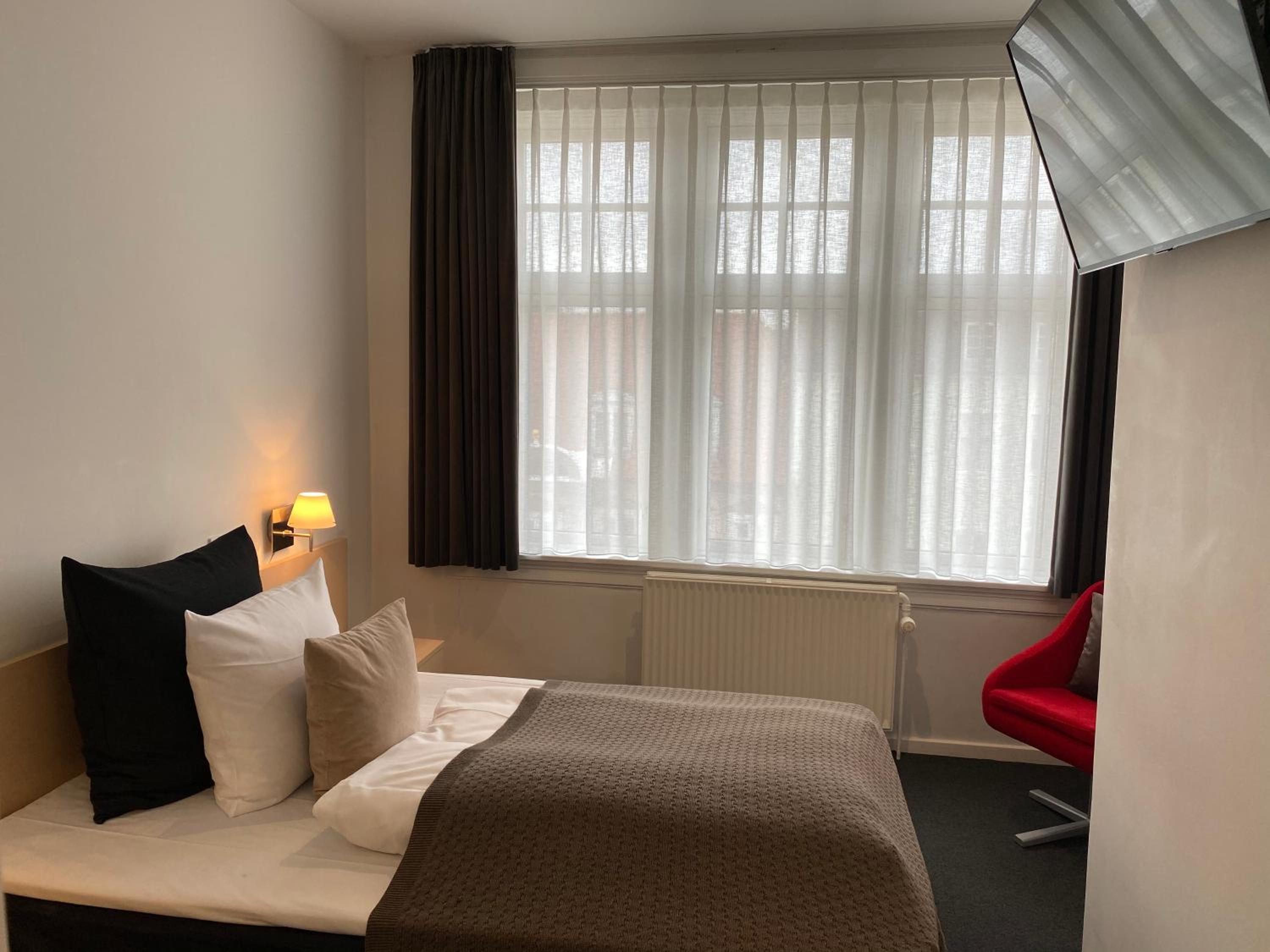 Single Room photo 2