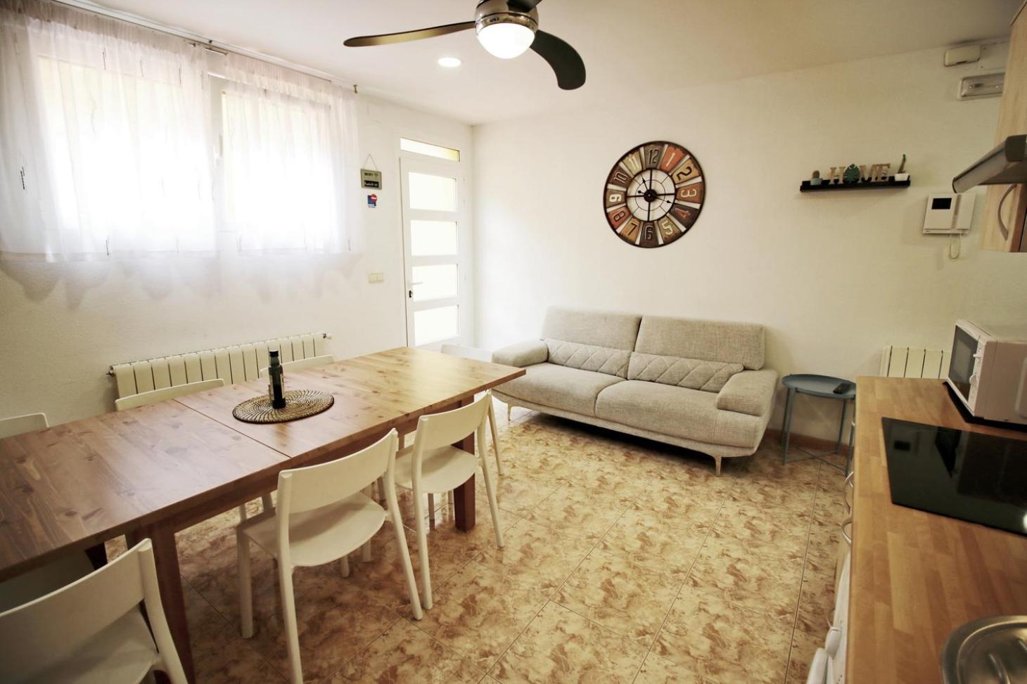 Four Bedroom Family Apartment - Photo 26