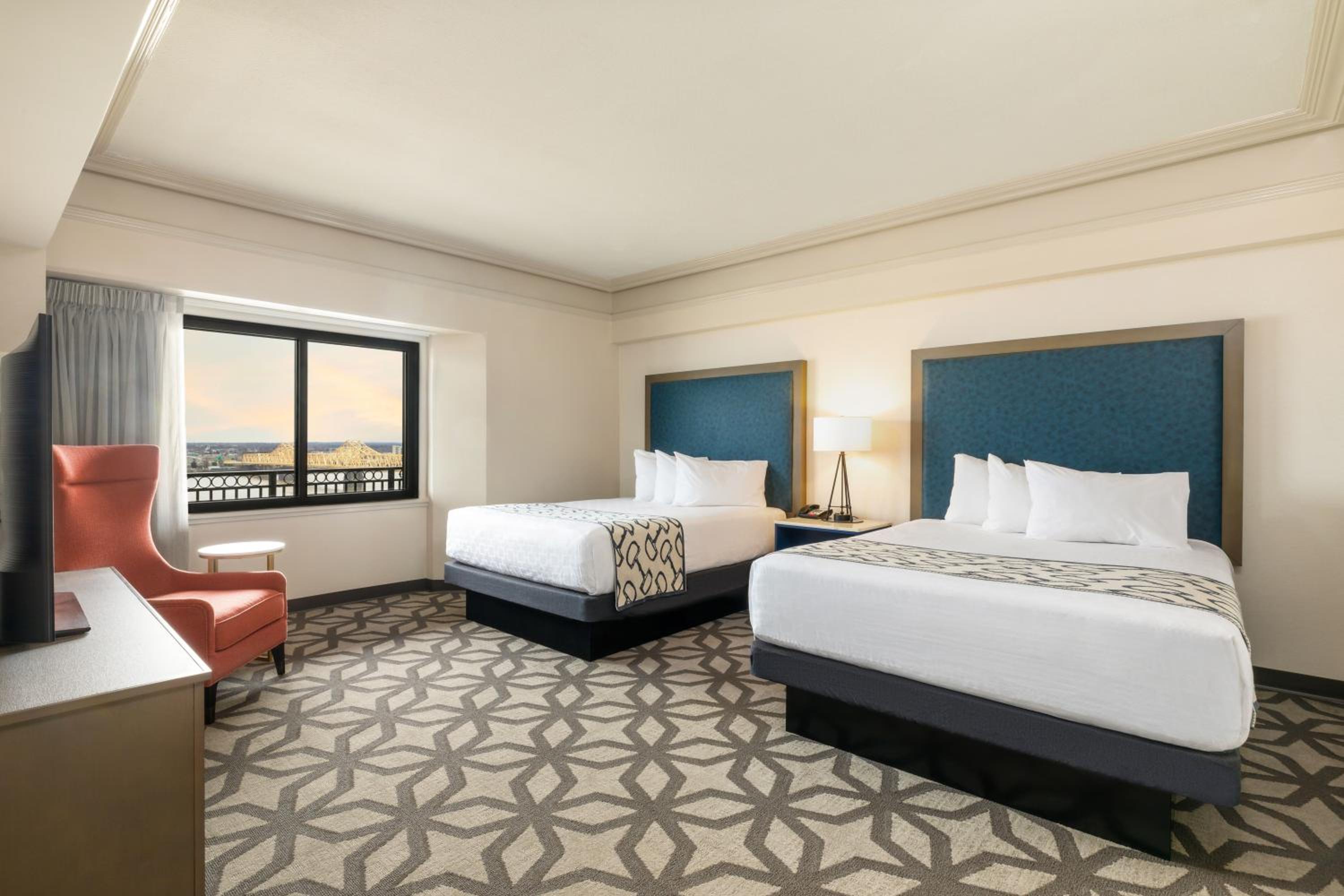 Executive One-Bedroom Queen Suite - Non-Smoking/East Tower - Photo 1