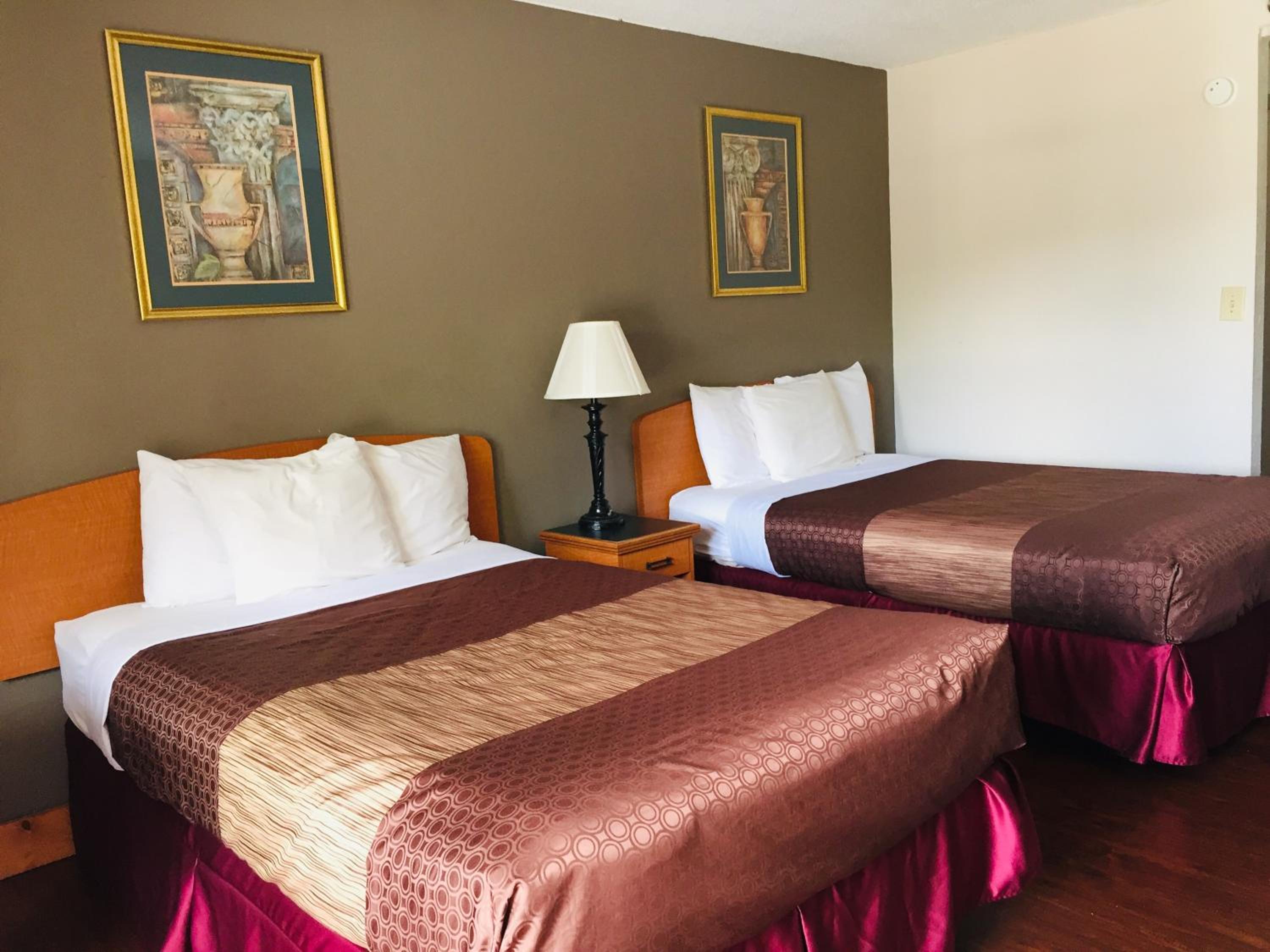 Standard Room with Two Beds - Non-Smoking photo 3