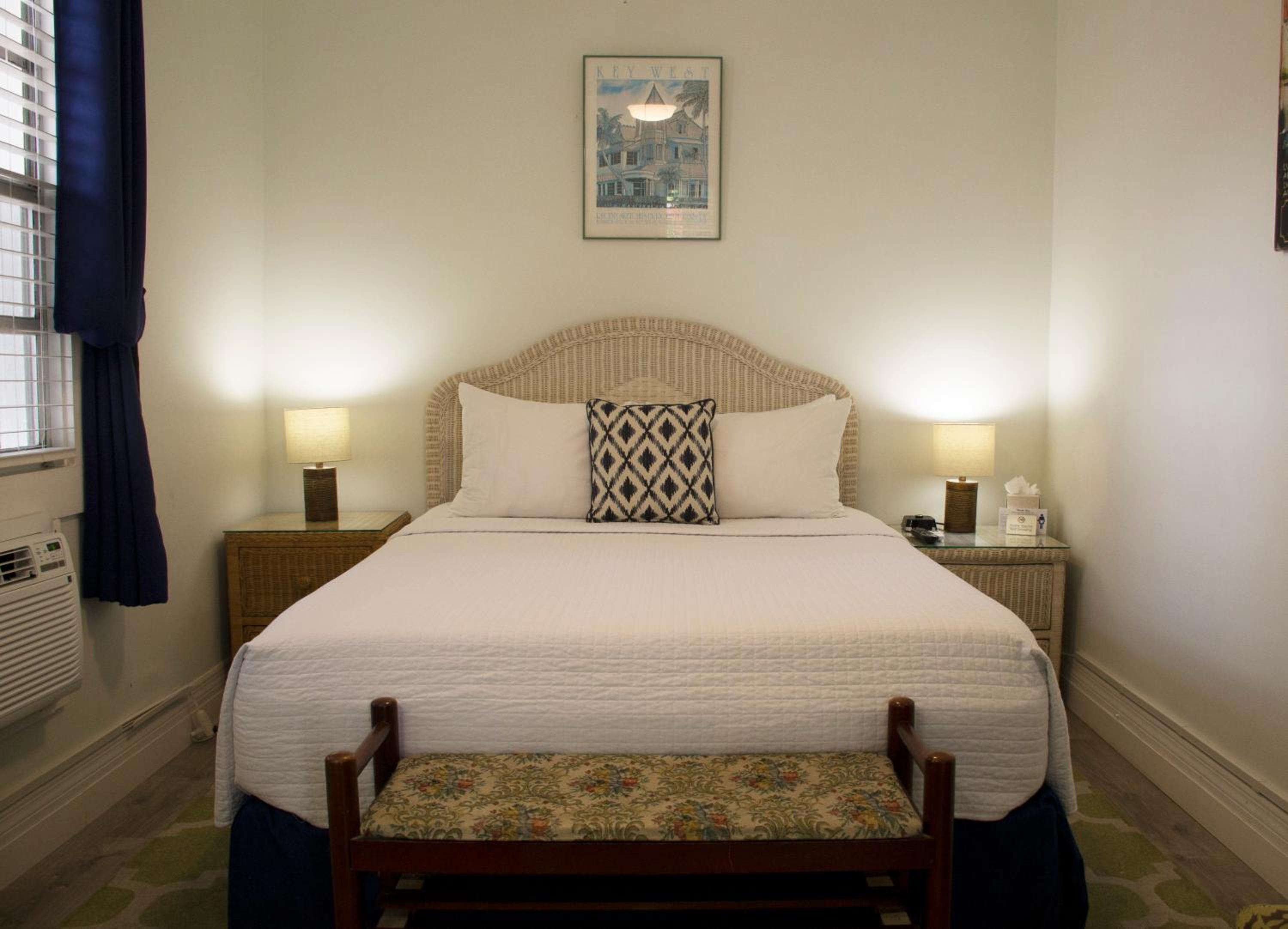 Queen Room photo 1
