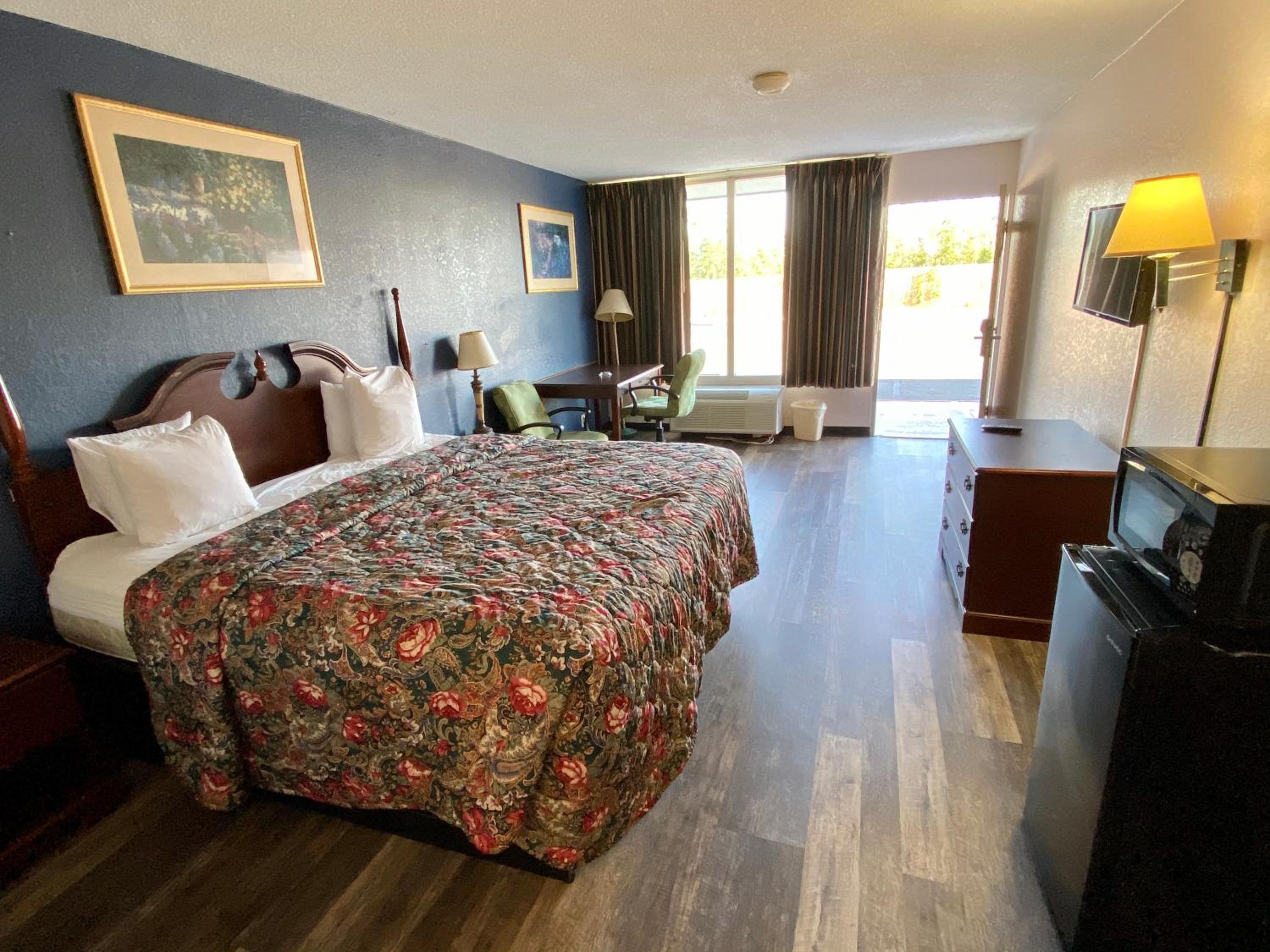 King Room - Disability Access - Non-Smoking - Photo 5