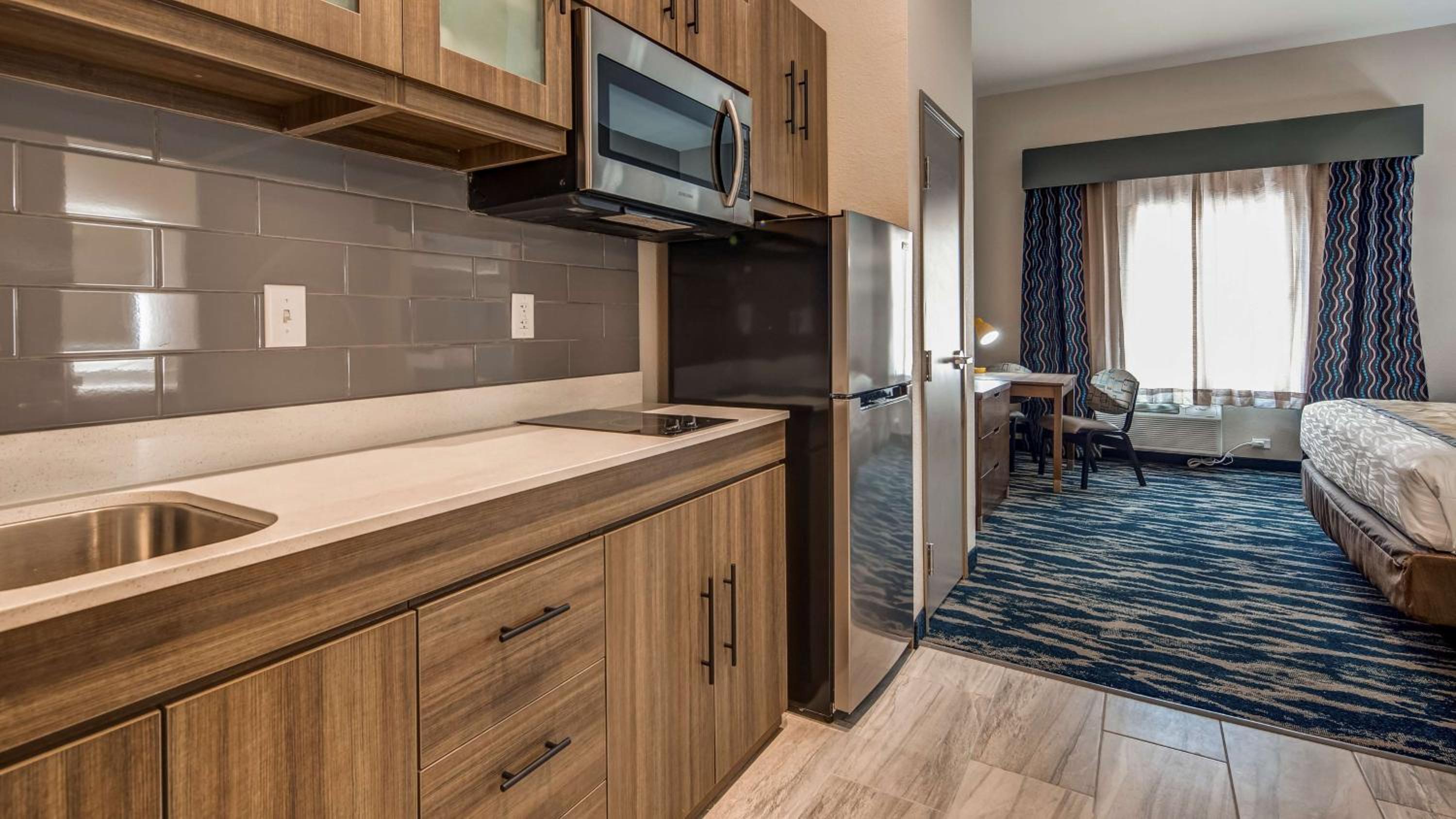 King Room with Roll-In Shower - Disability Access - Photo 2
