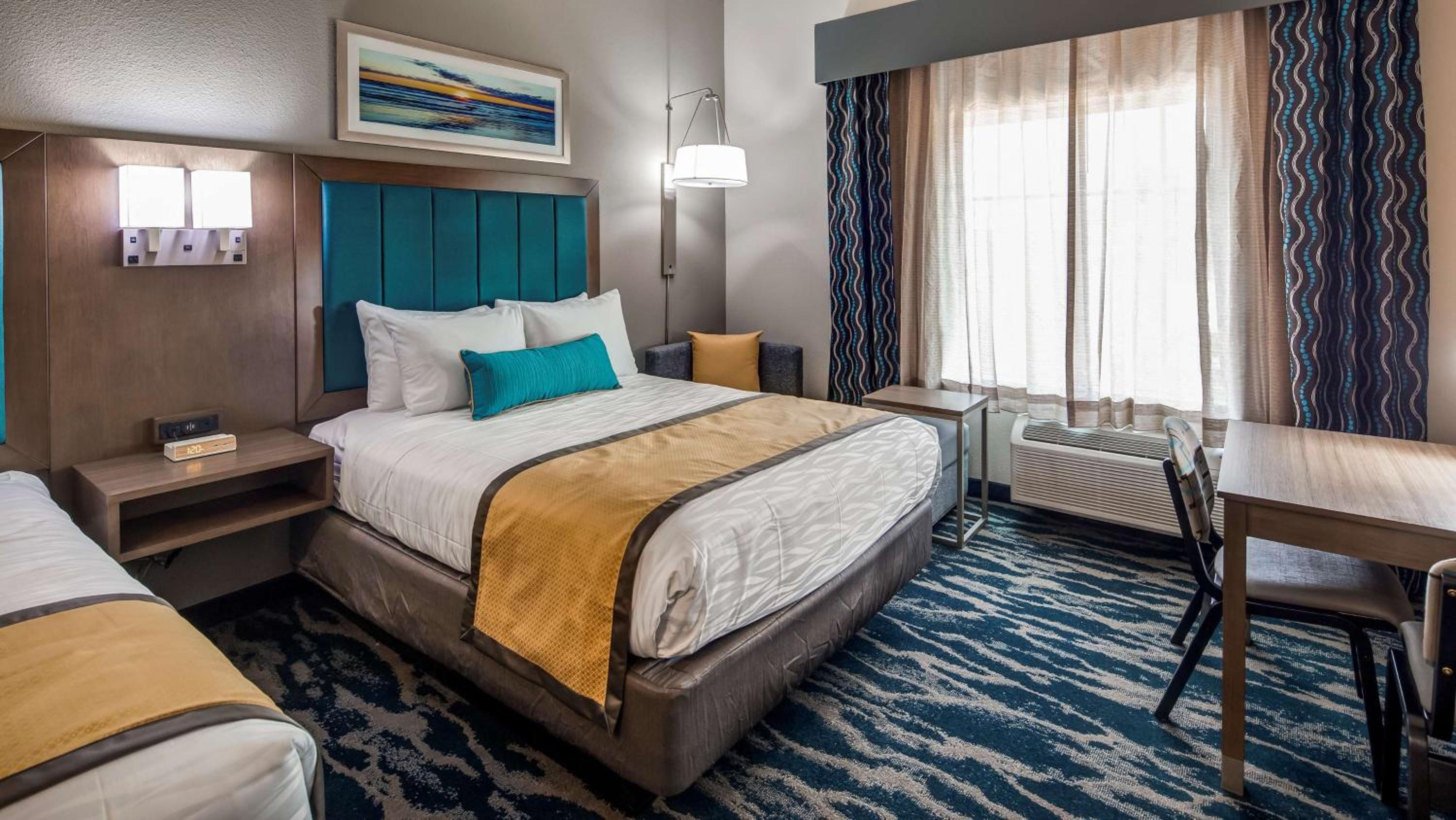 Queen Room with Two Queen Beds - Photo 3