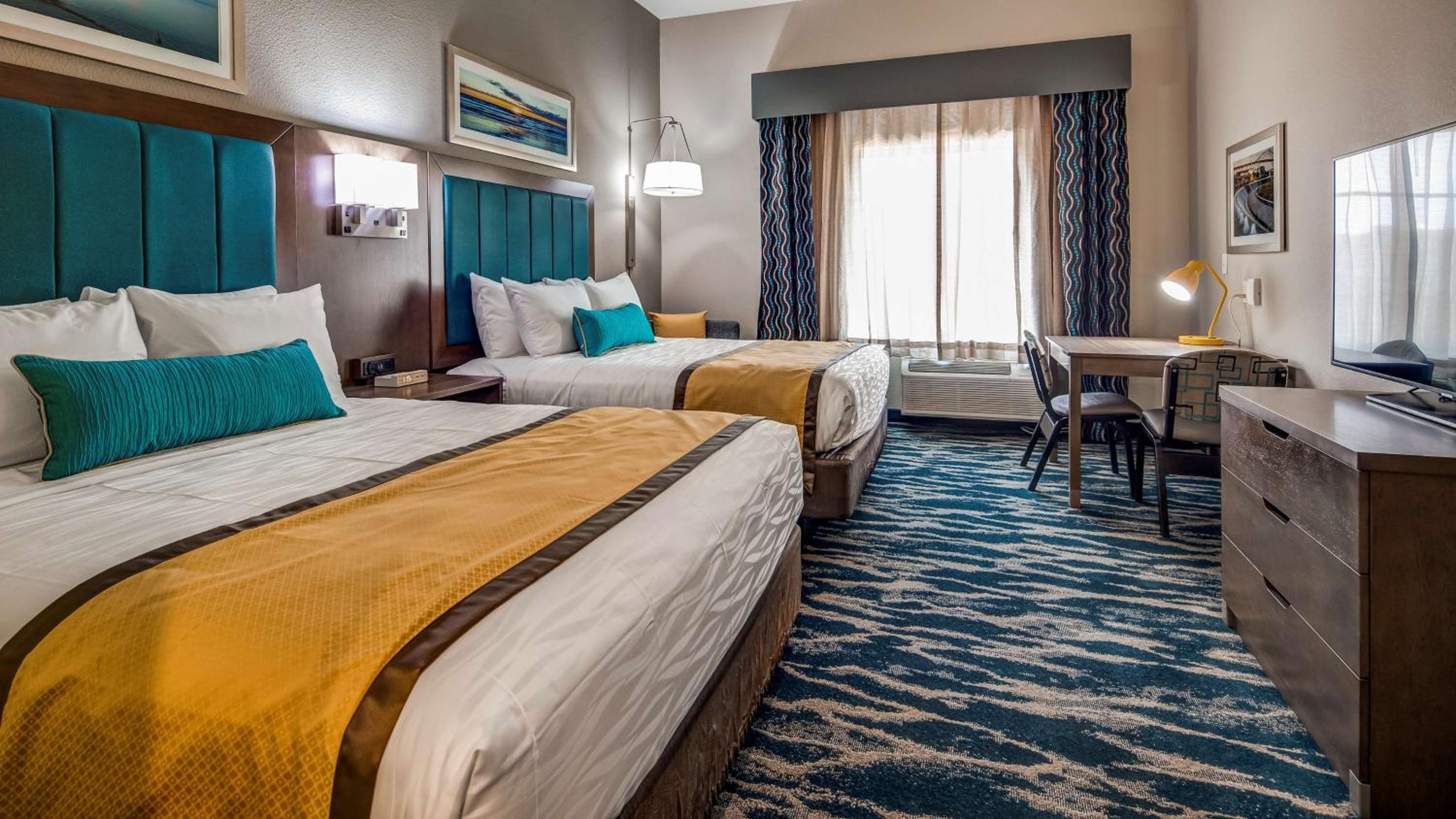 Queen Room with Two Queen Beds - Photo 1