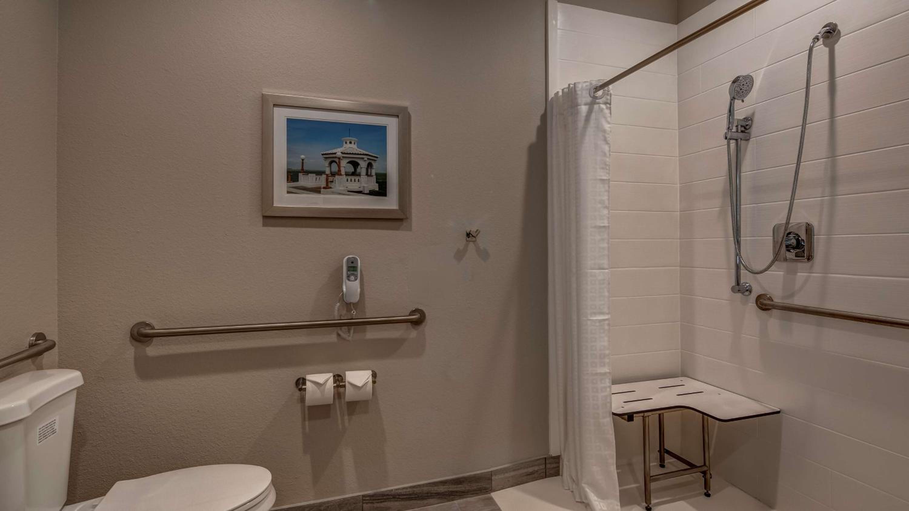 King Room with Roll-In Shower - Disability Access - Photo 6