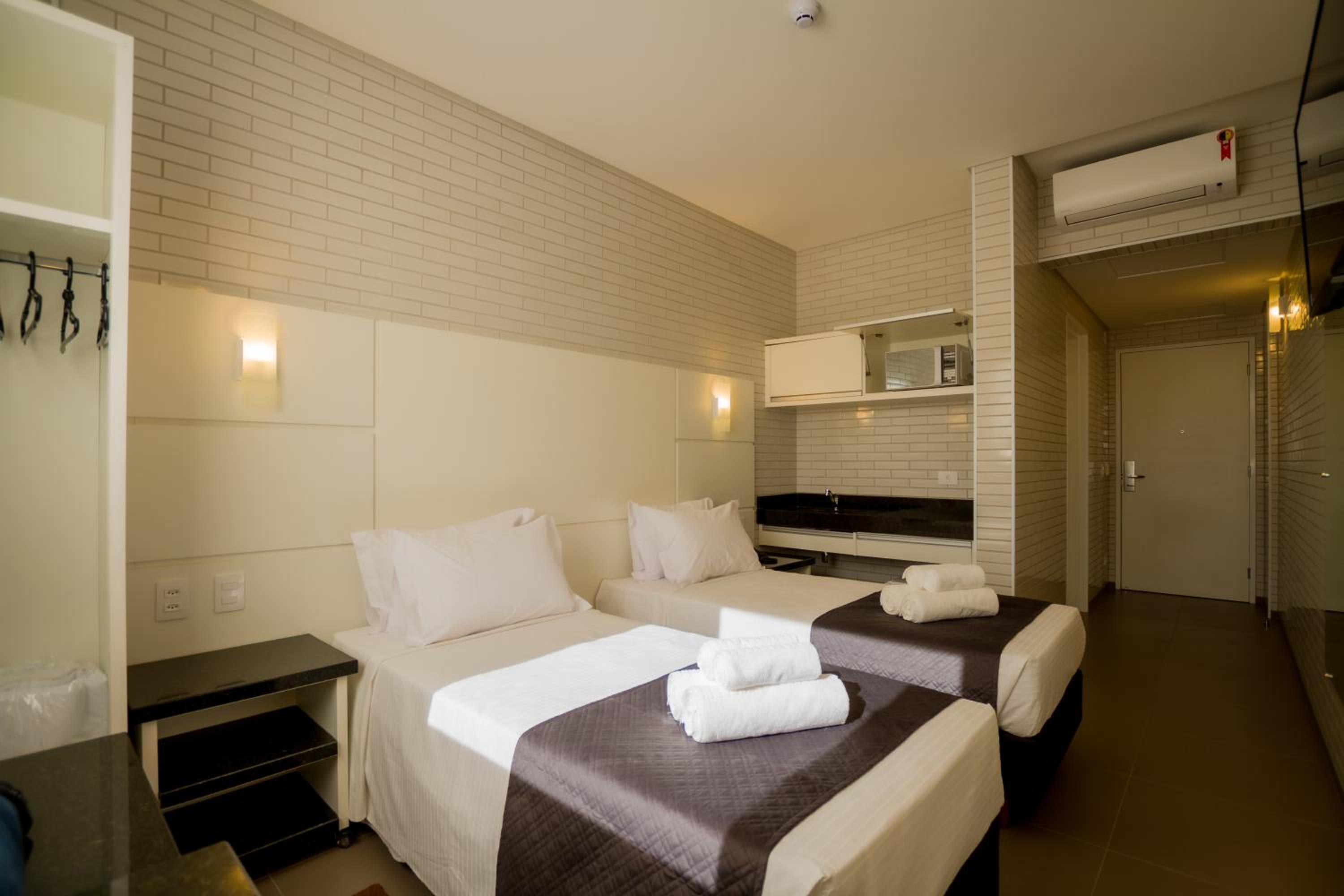Standard Twin Room - Photo 3