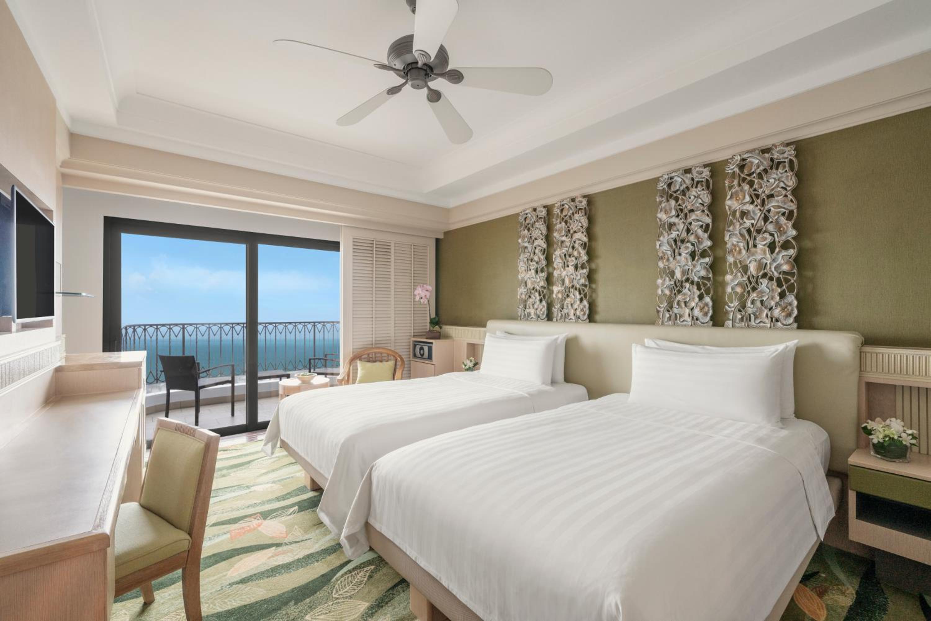 Panoramic Twin Room with Sea View
