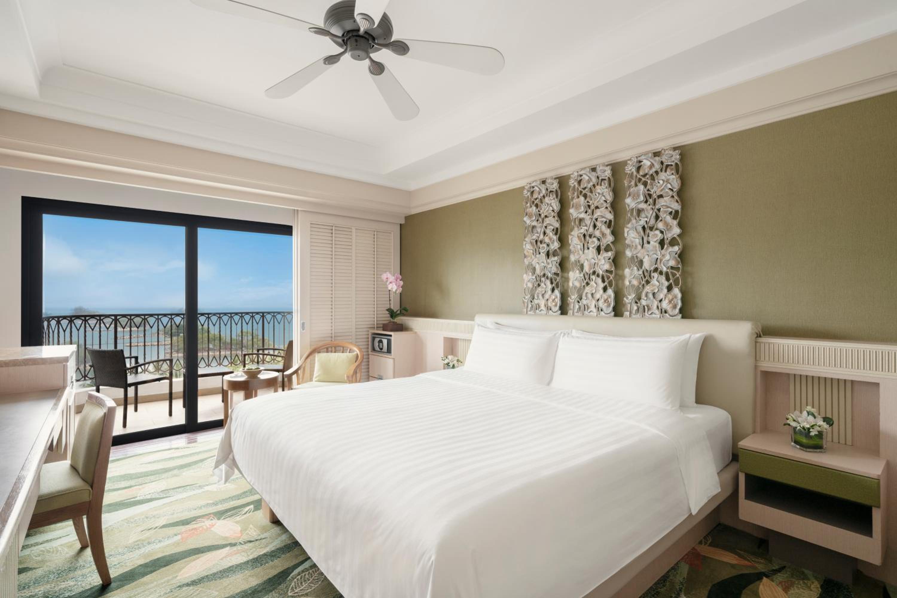King Room with One King Bed (Non Smoking)