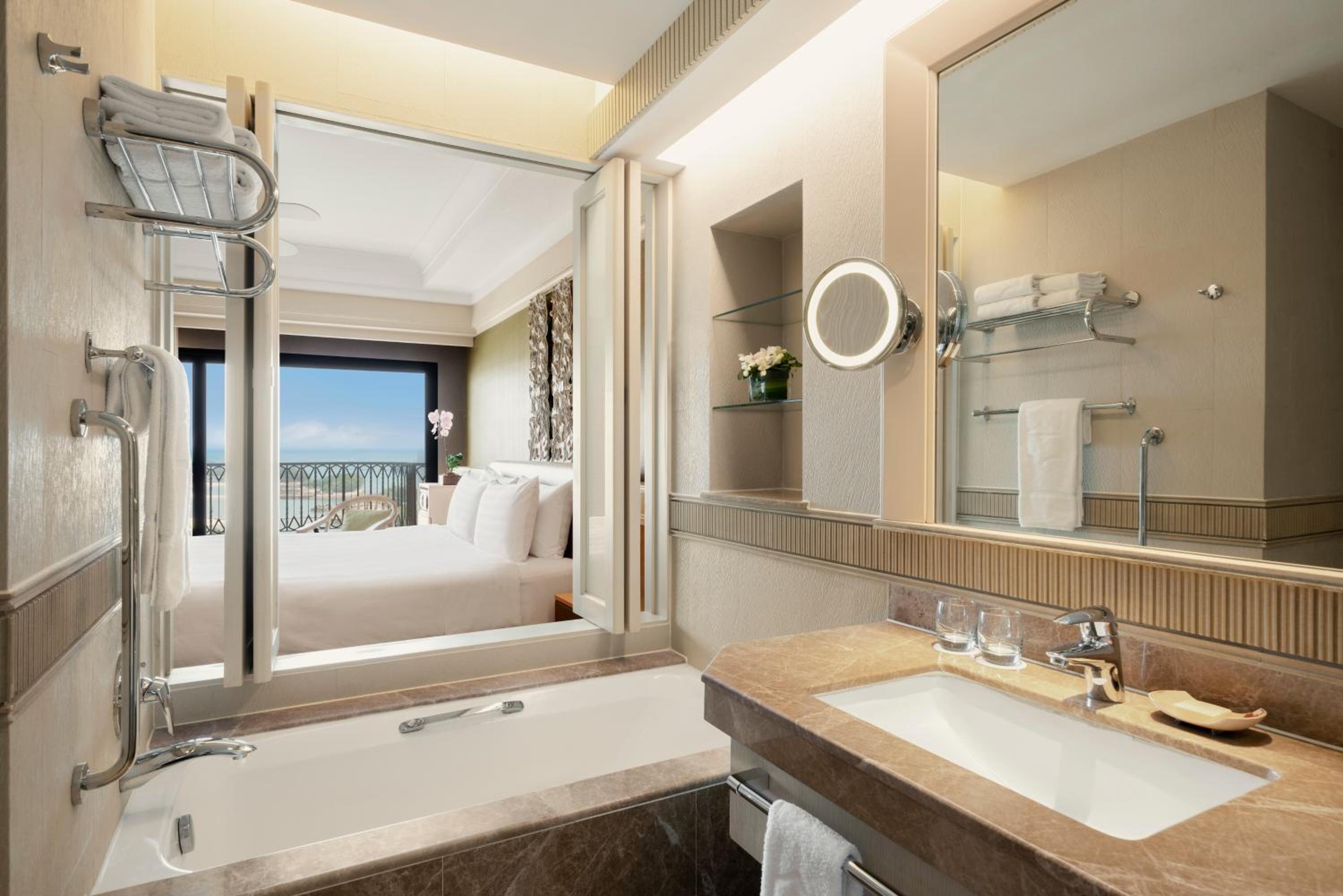 Panoramic King Room with Sea View Panoramic King Room with Sea View