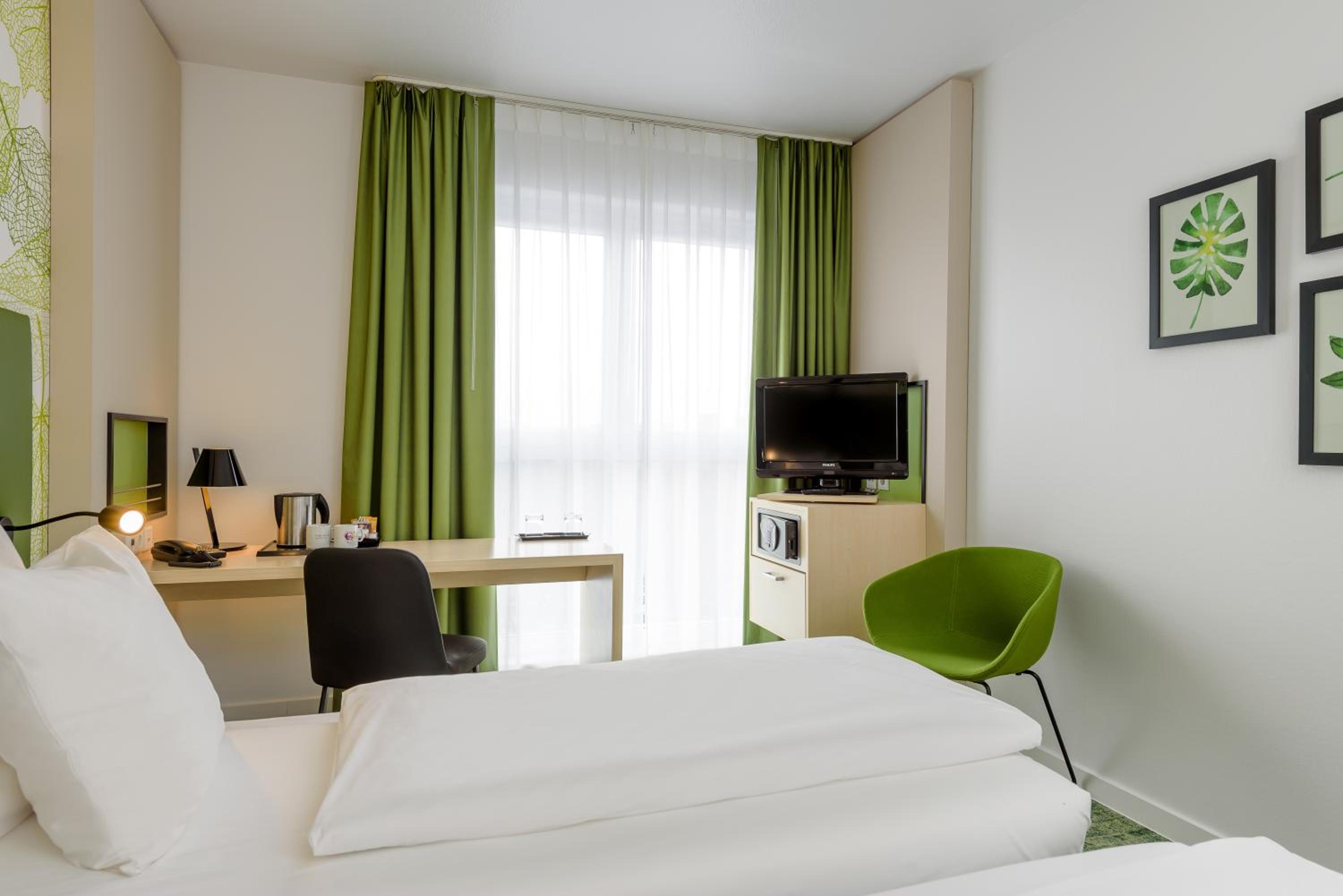 Standard Double Room - Photo 7
