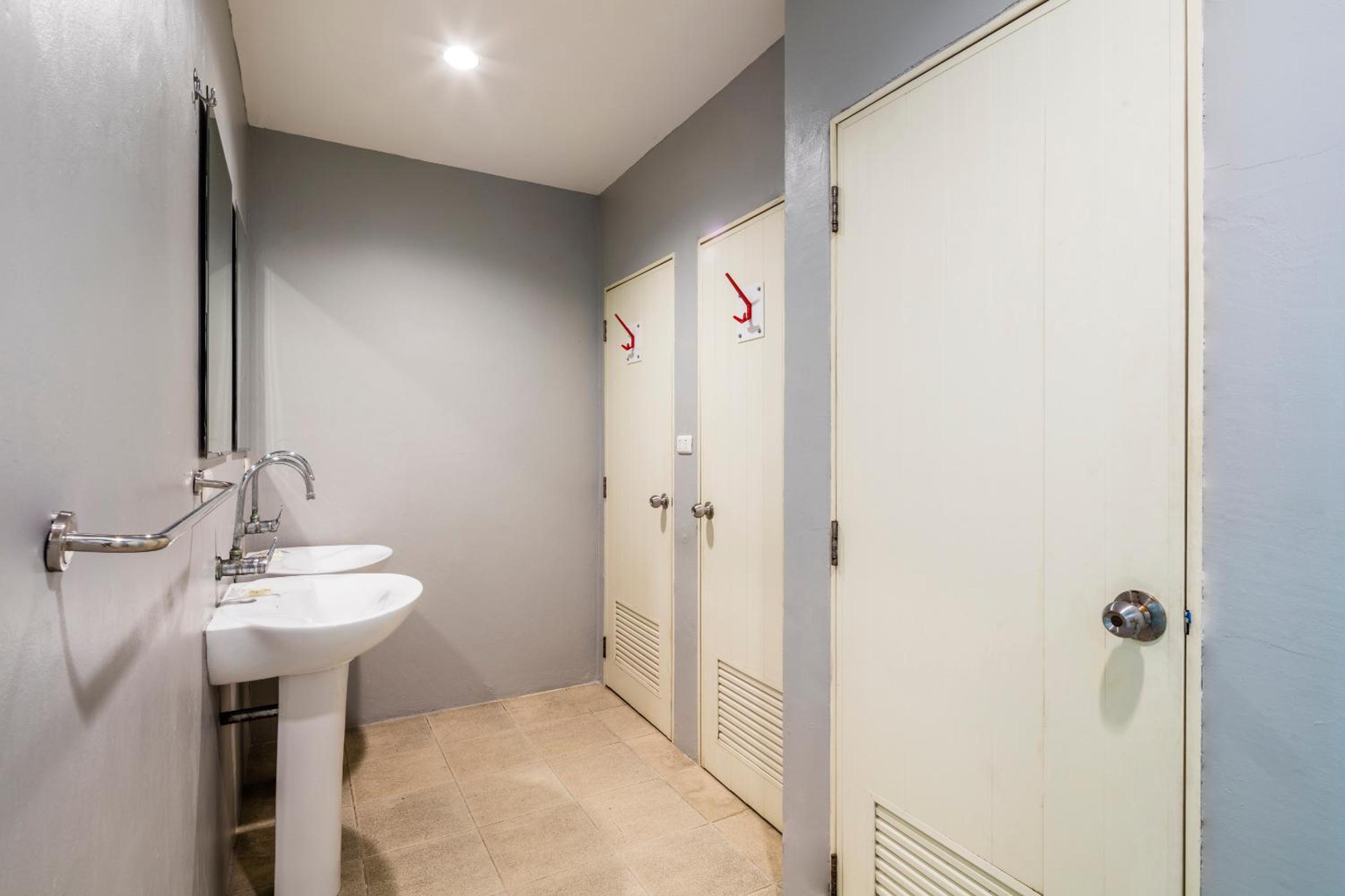 Family Room with Private Bathroom photo 3