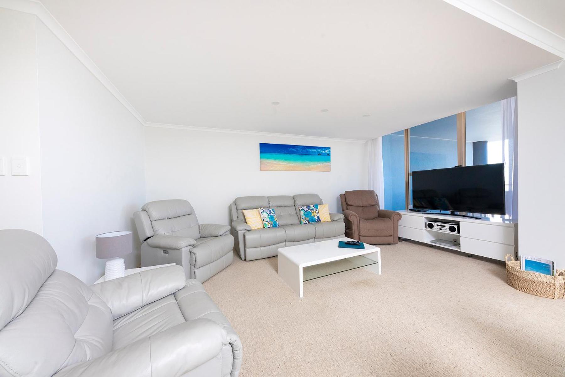 Three-Bedroom Apartment with Beach View - Level 8 (Unit 18) photo 3
