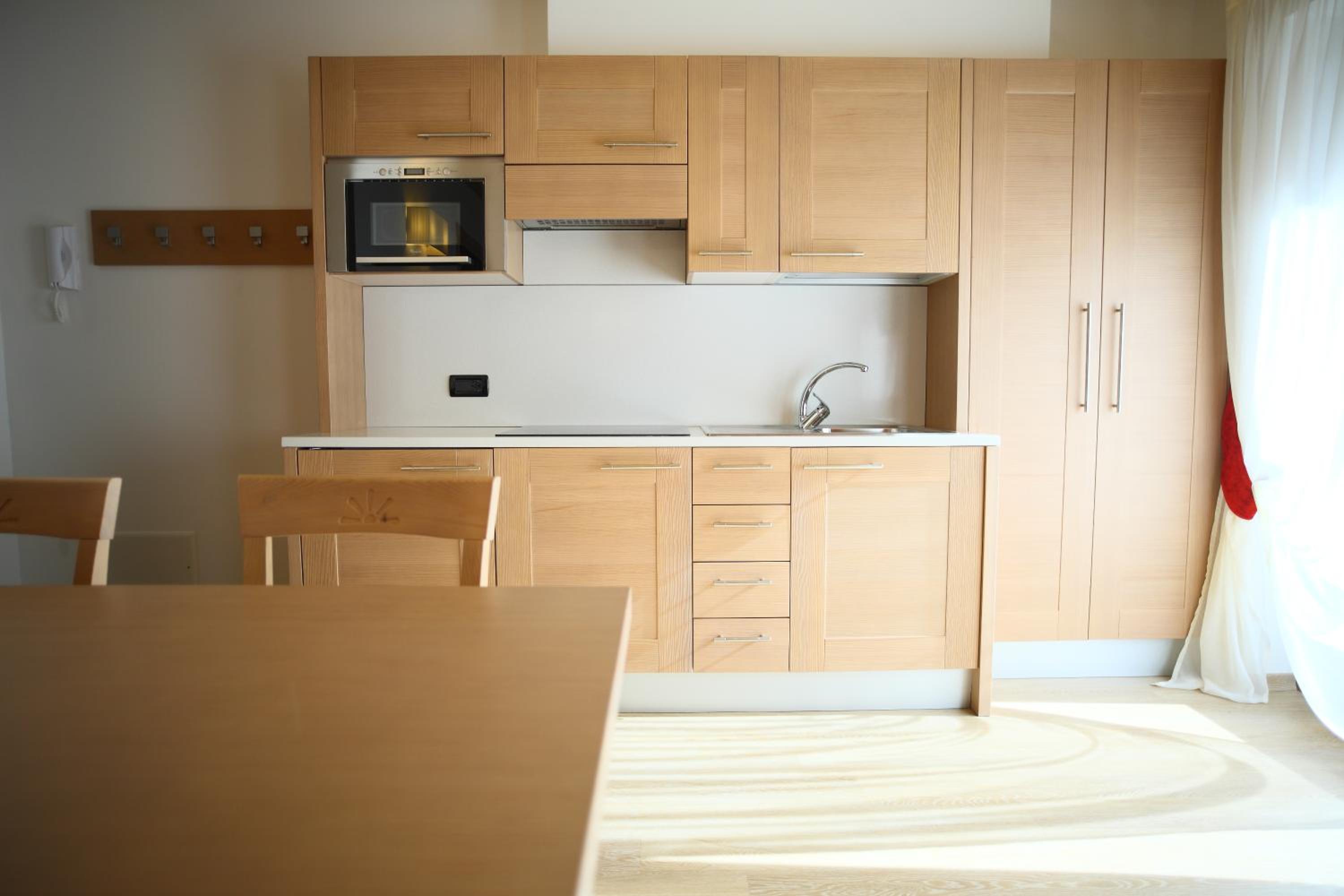 One-Bedroom Apartment (4 Adults)-Economy photo 2