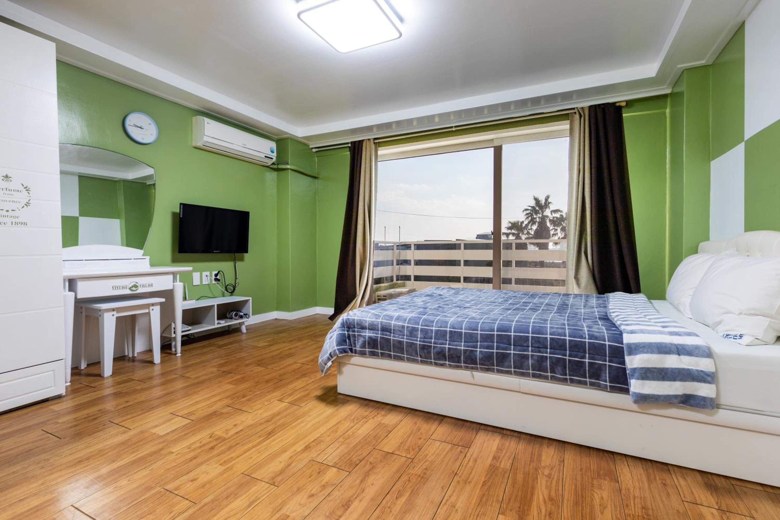 Standard Family Room