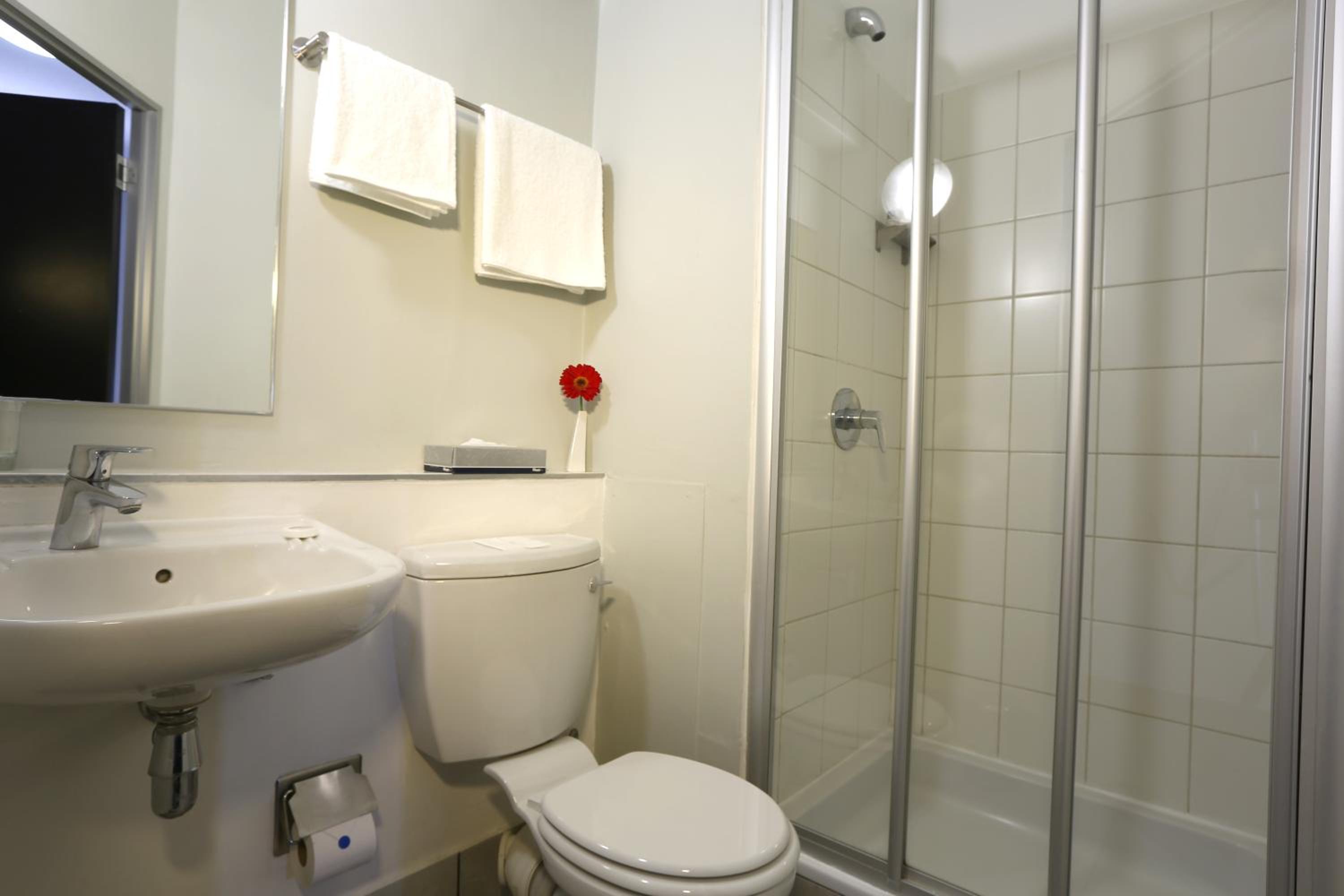 Standard Double Room - Photo 3