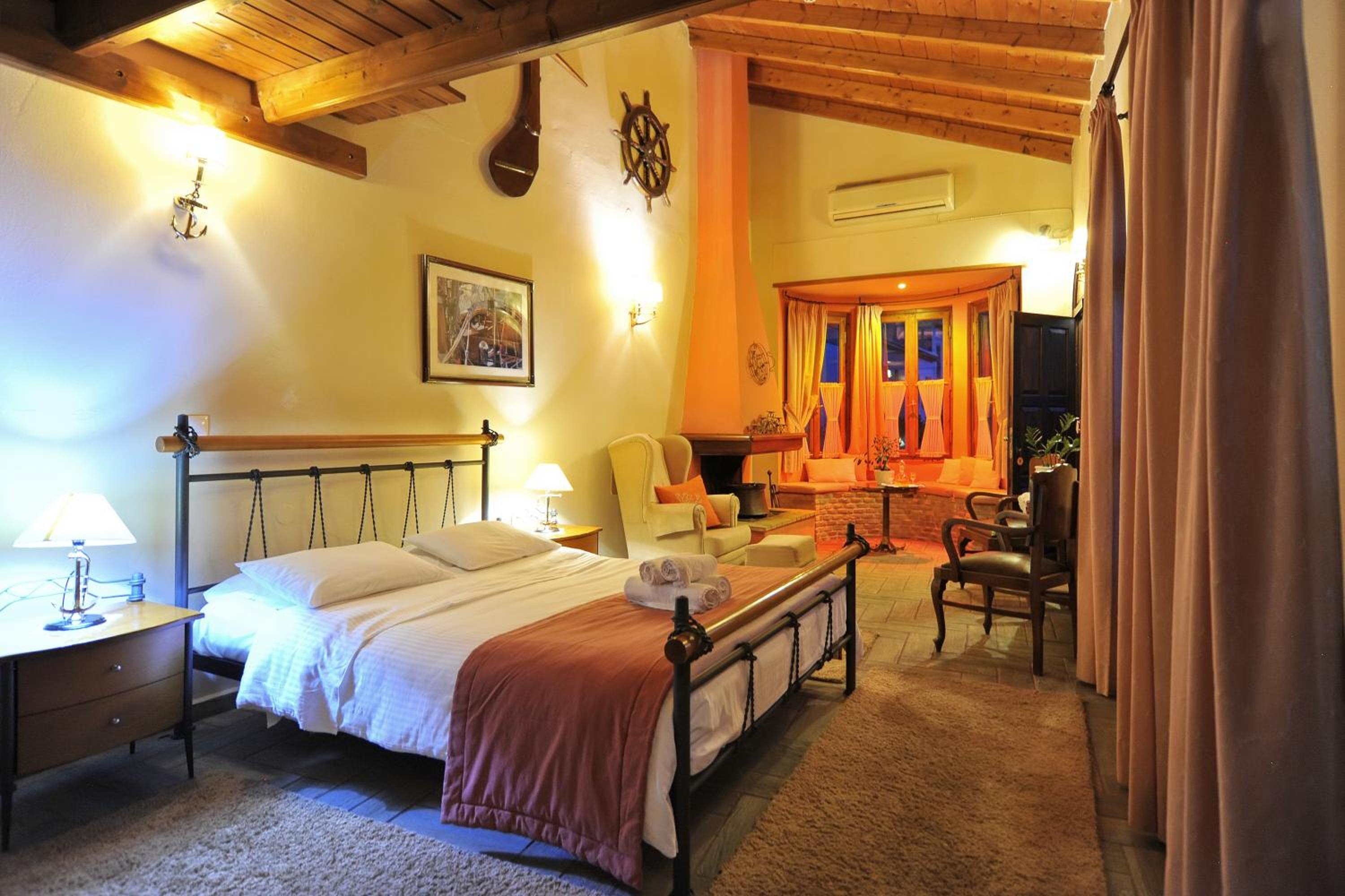 Traditional Suite - Split Level with Fireplace