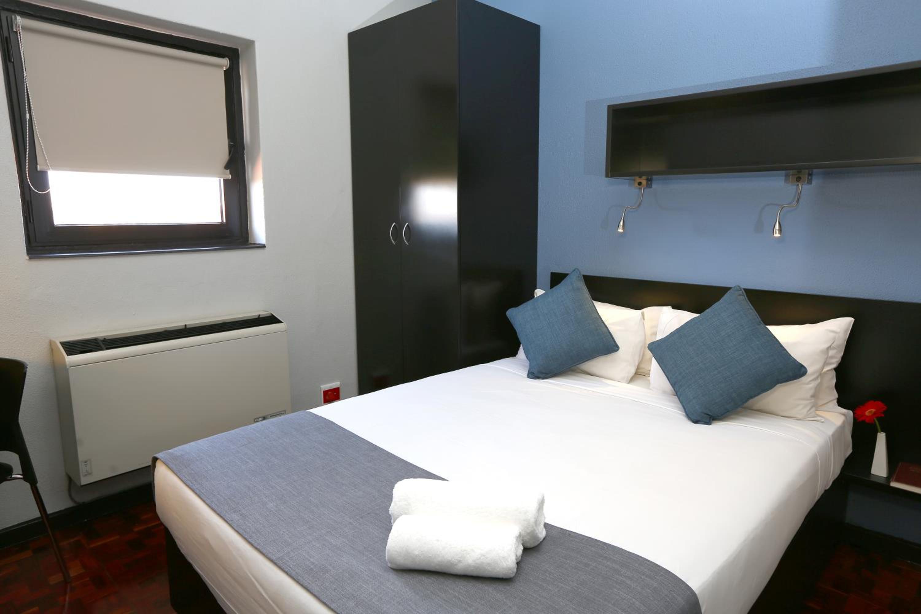 Standard Double Room - Photo 11