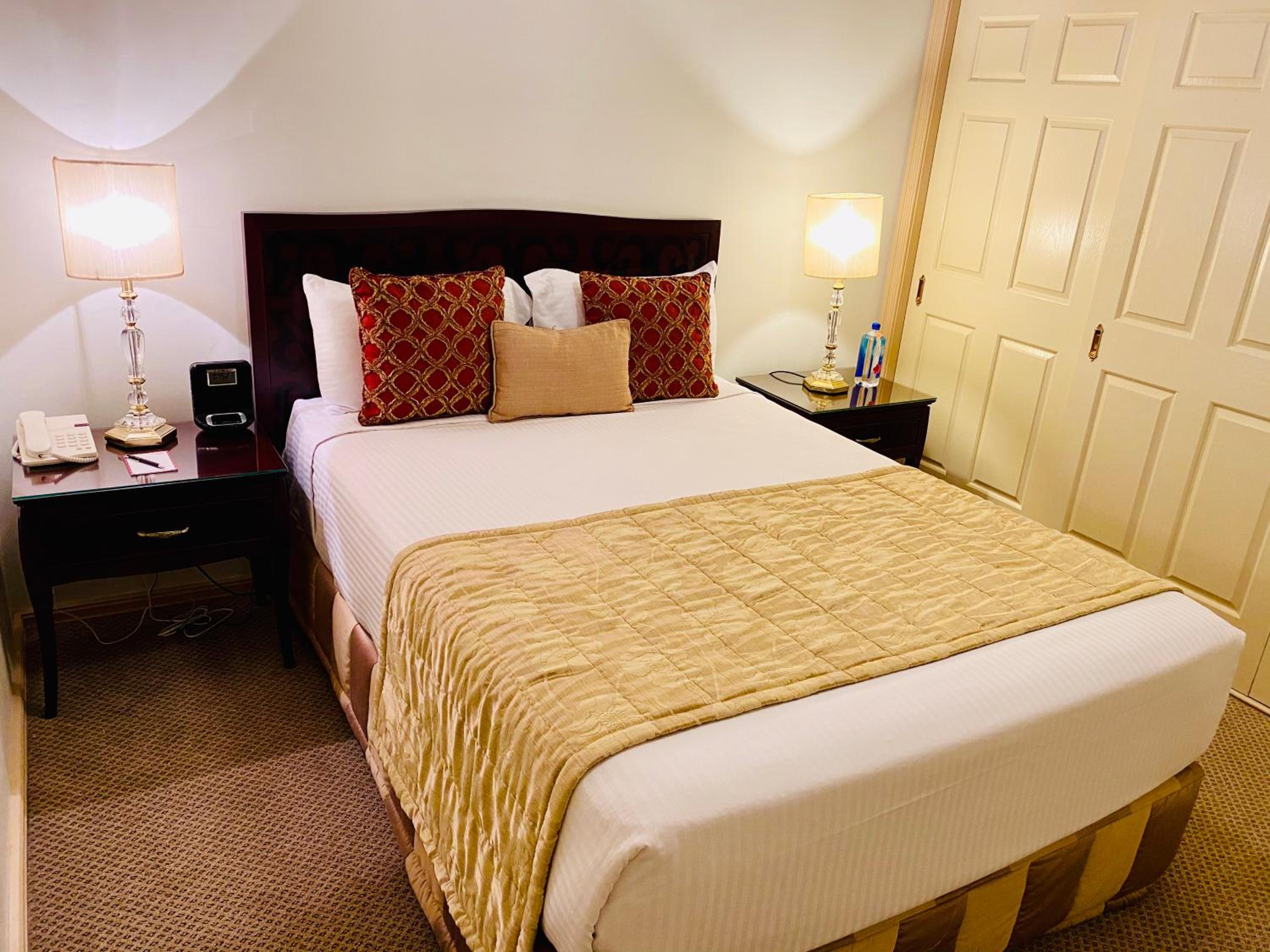 One Bedroom Suite - Photo 2