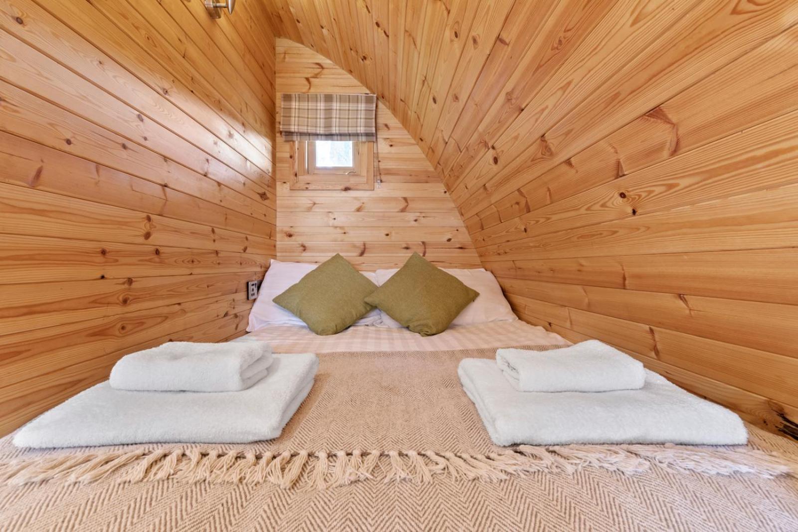 Double Room with Hot Tub - Photo 9