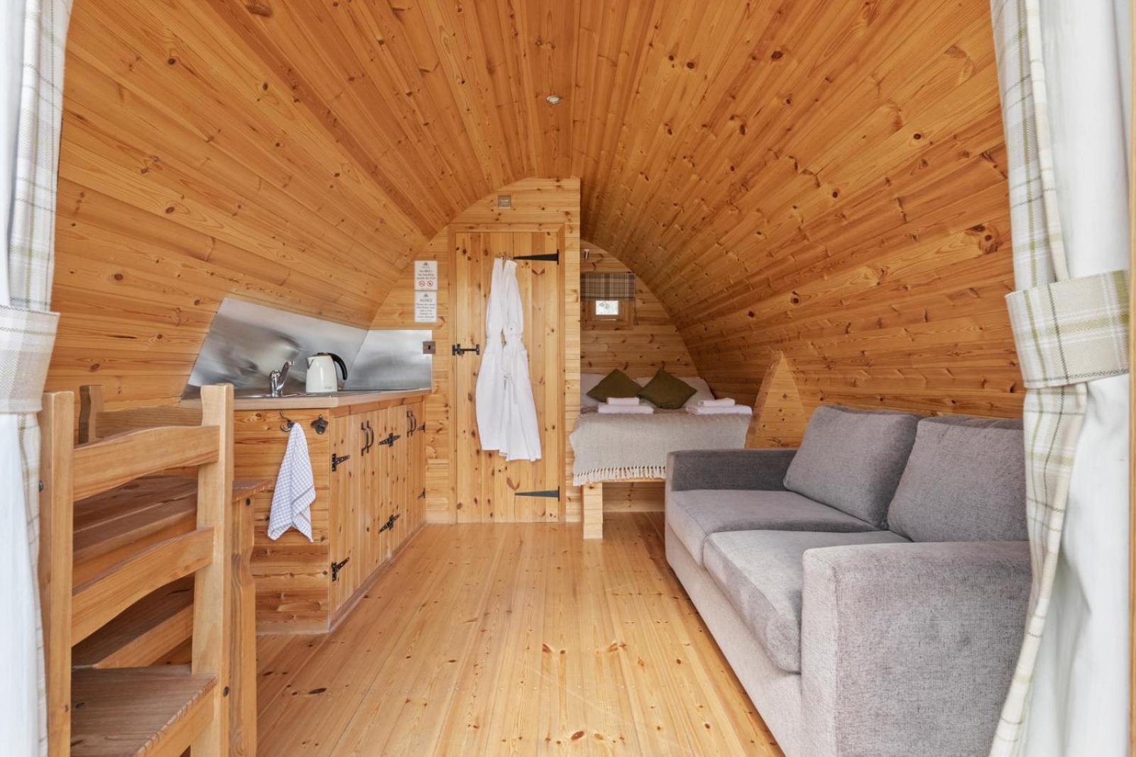 Double Room with Hot Tub - Photo 11