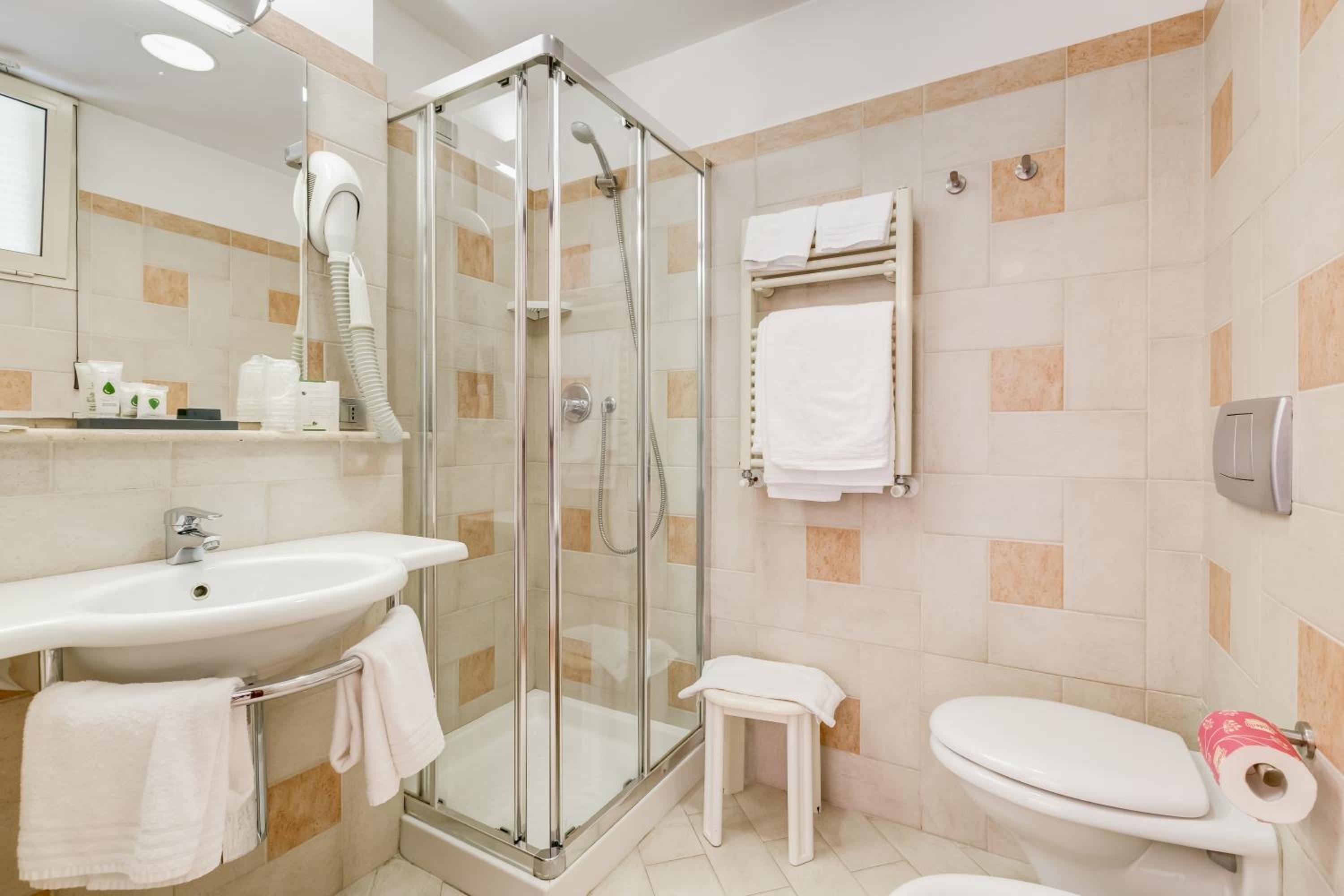 Superior Quadruple Room - Photo 2