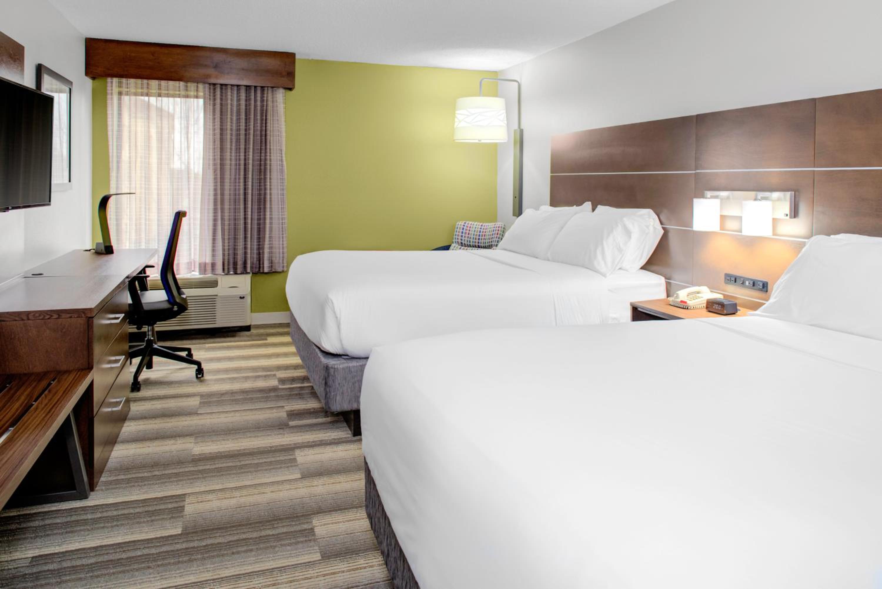 Standard Room with Two Queen Beds - Photo 1
