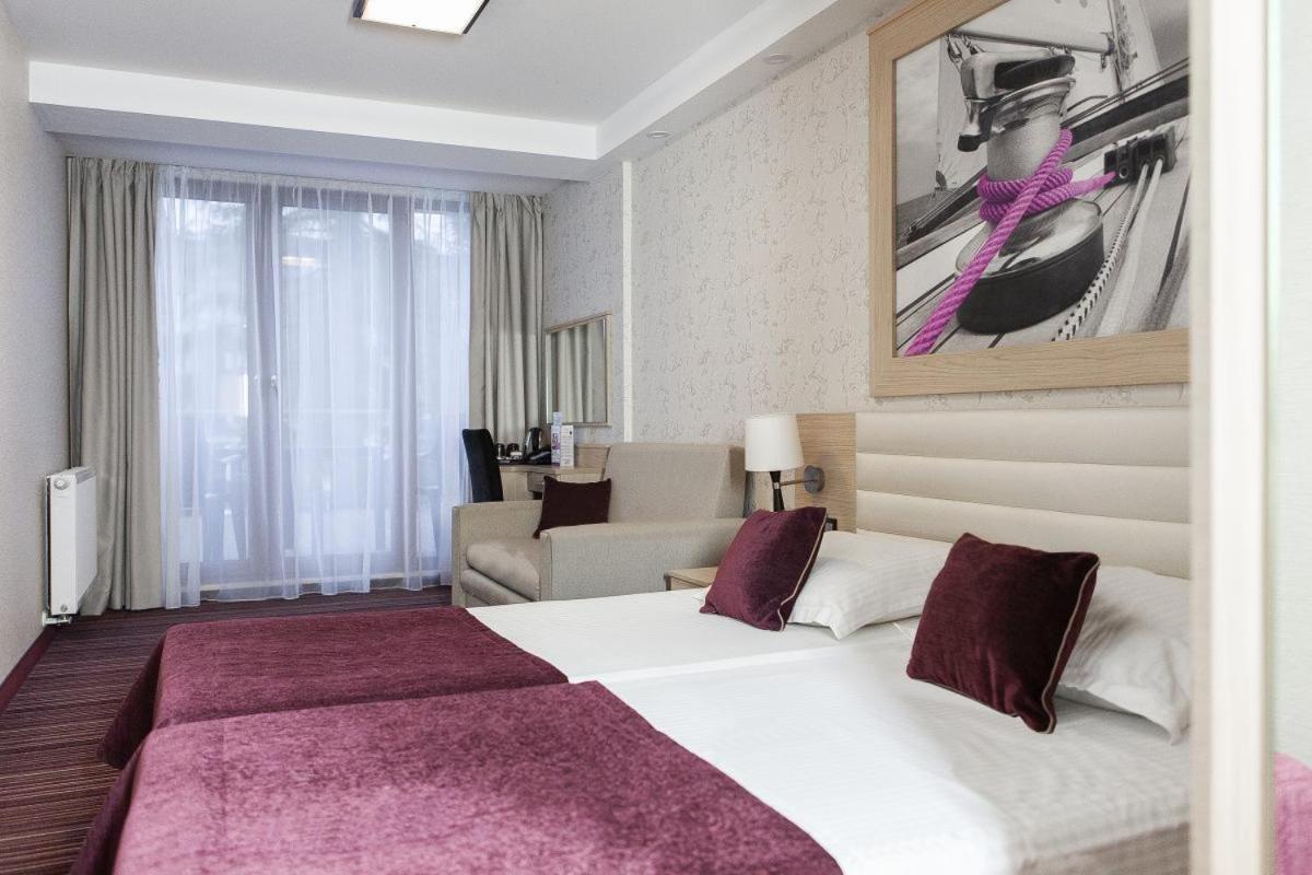 Large Premium Double or Twin Room - Photo 9