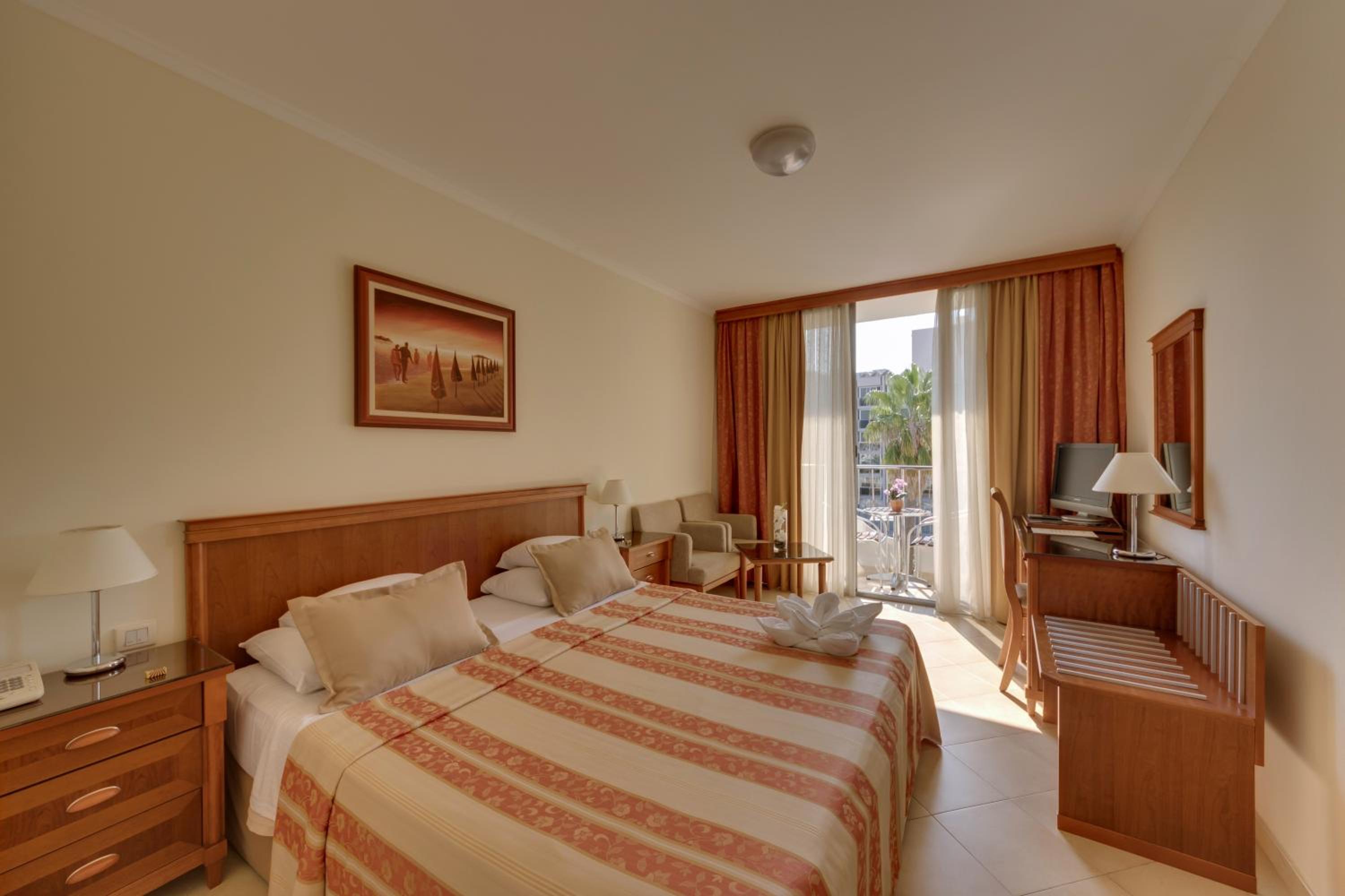 Double or Twin Room with Balcony - Photo 1