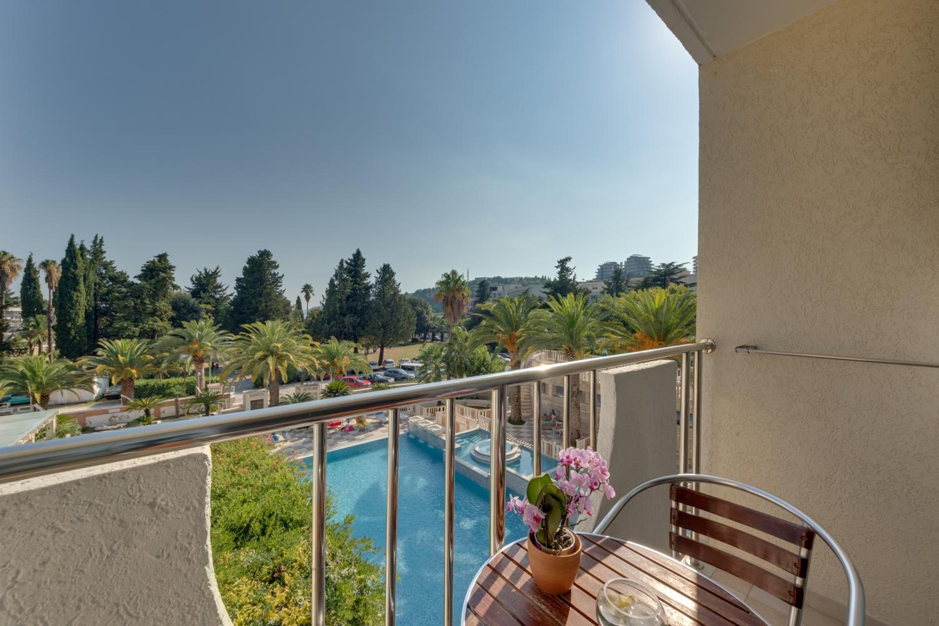 Double or Twin Room with Balcony - Photo 7