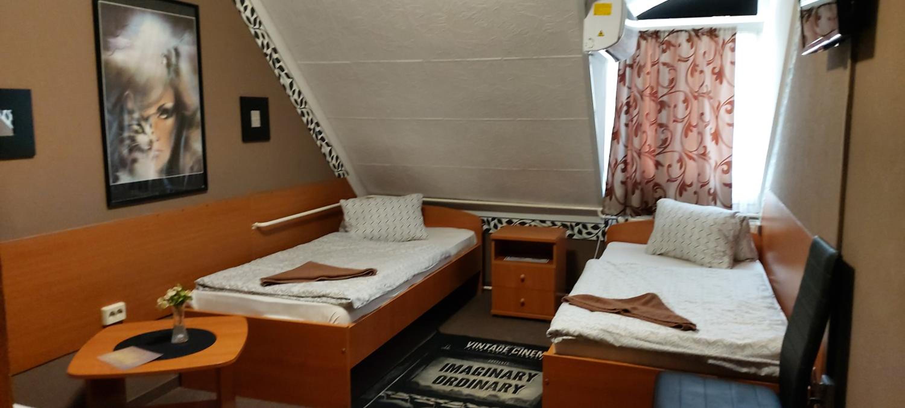 Triple Room with Bathroom - Photo 2