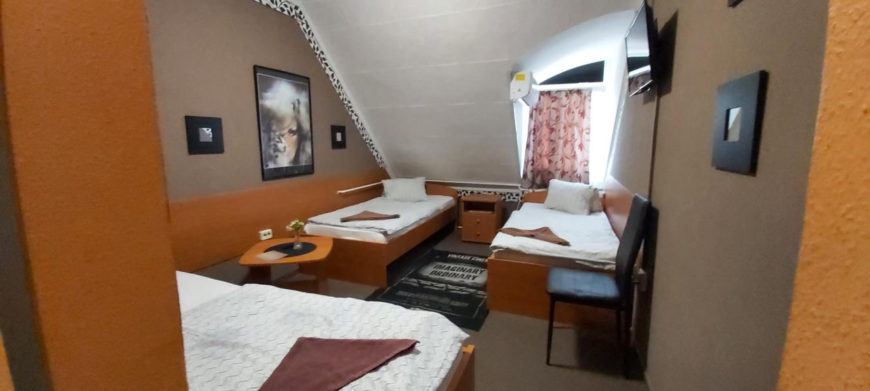 Triple Room with Bathroom - Photo 3