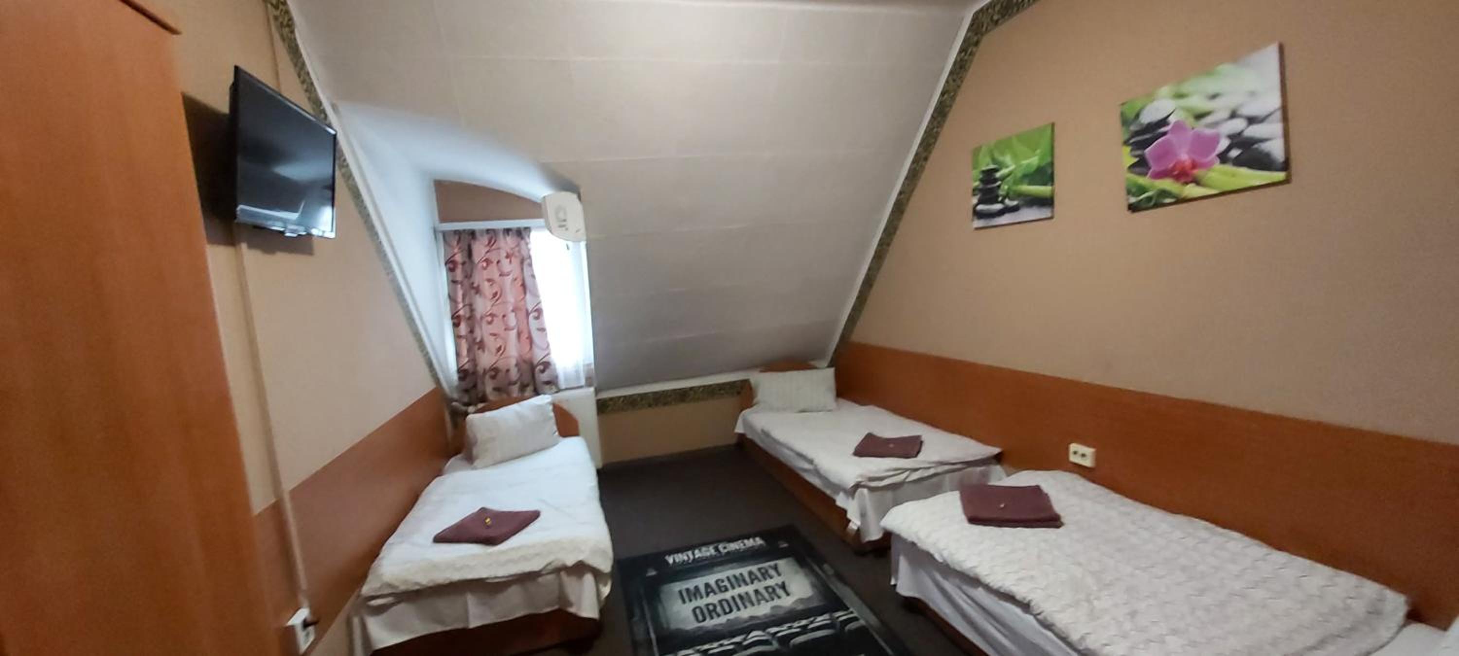 Triple Room with Bathroom - Photo 10