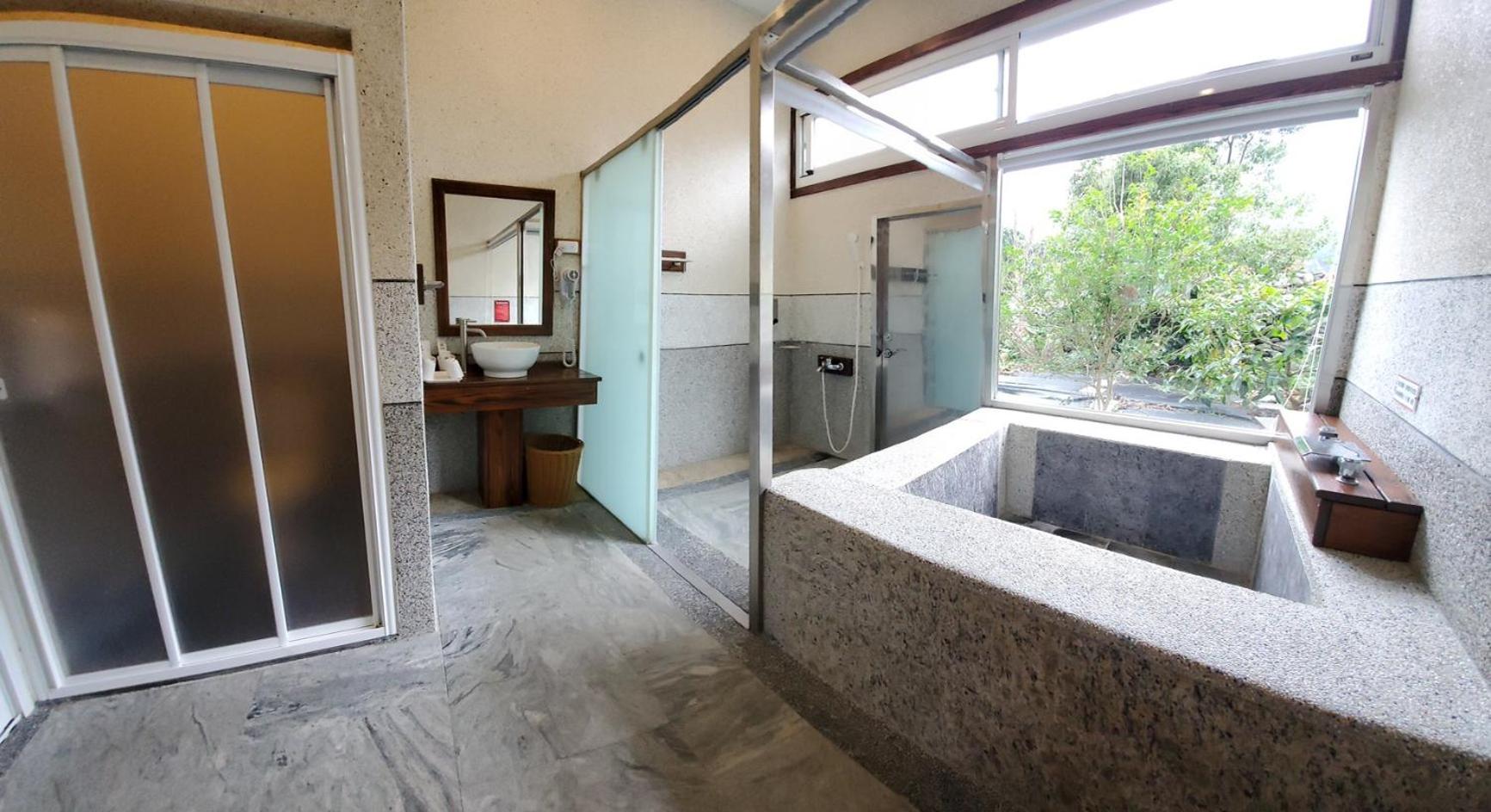 Deluxe Double Room with Bath photo 2