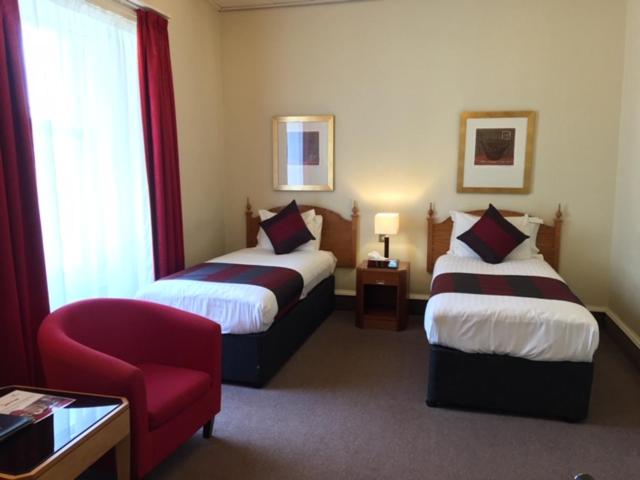 Standard Twin Room - Photo 3