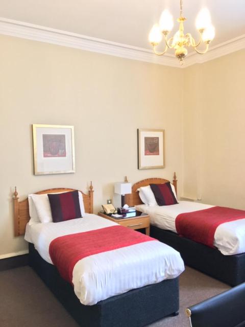Standard Twin Room - Photo 1