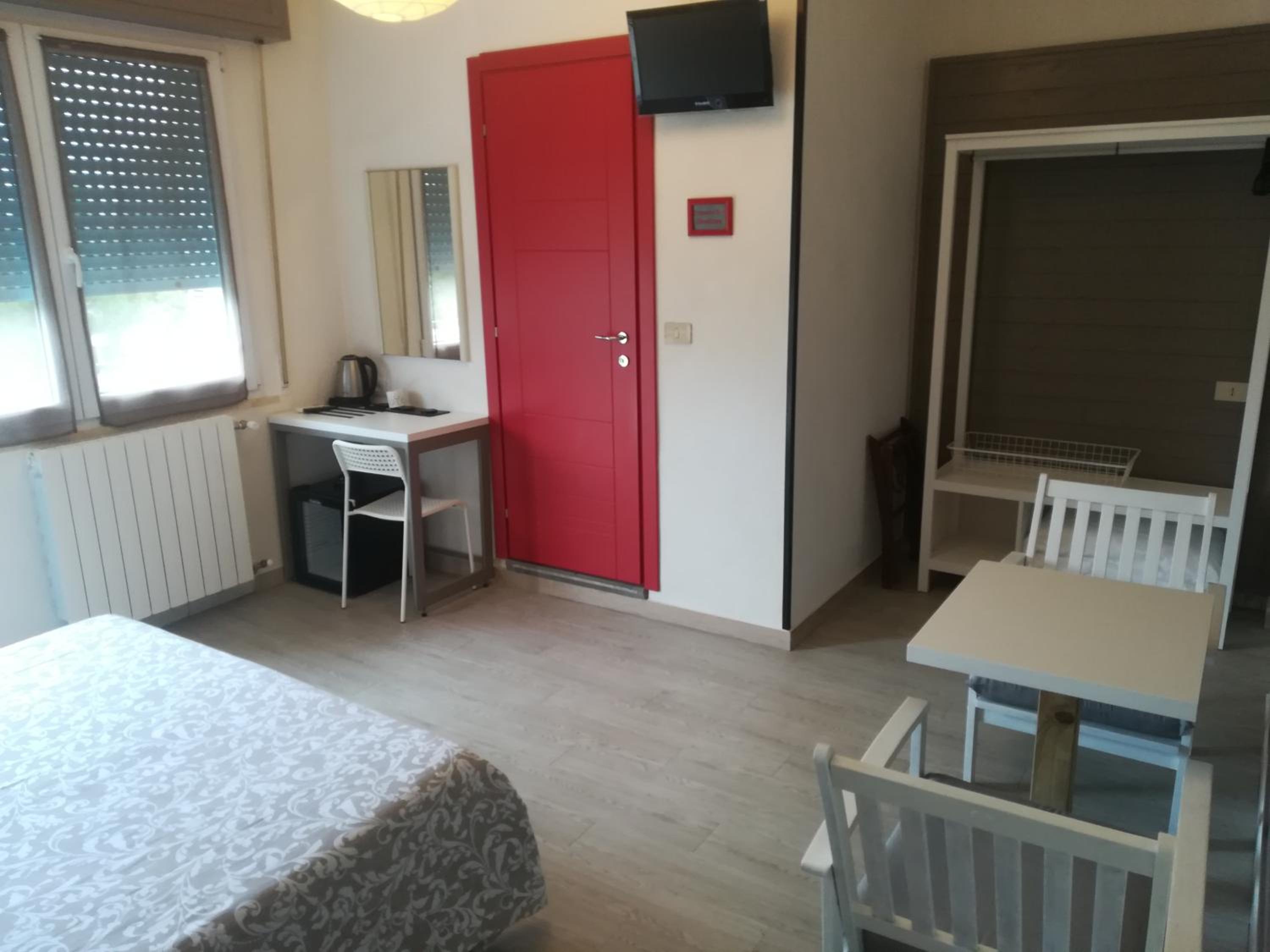 Large Double Room with Balcony and Garden View  photo 2