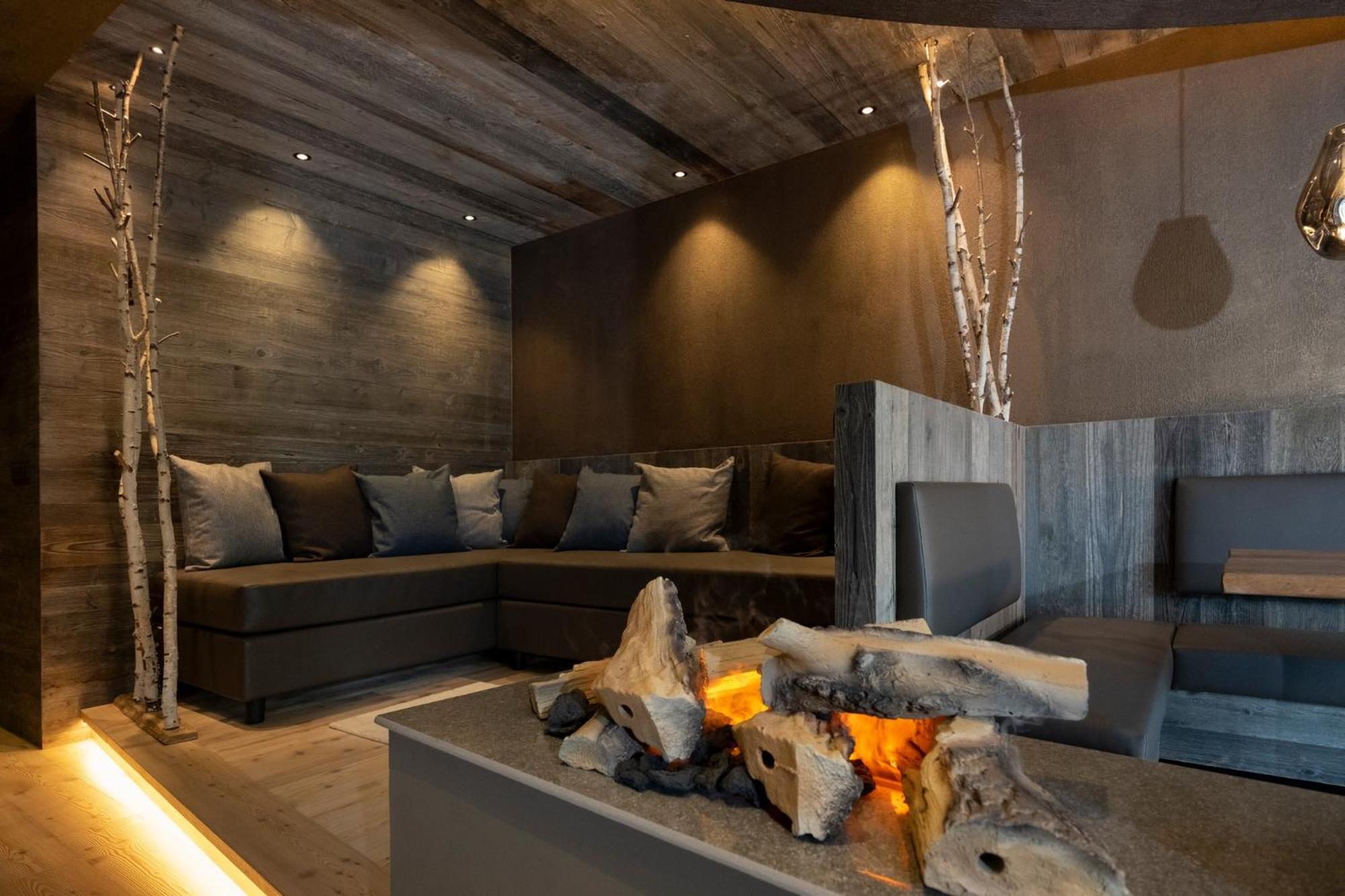 Deluxe Queen Suite with Sauna - Photo 8