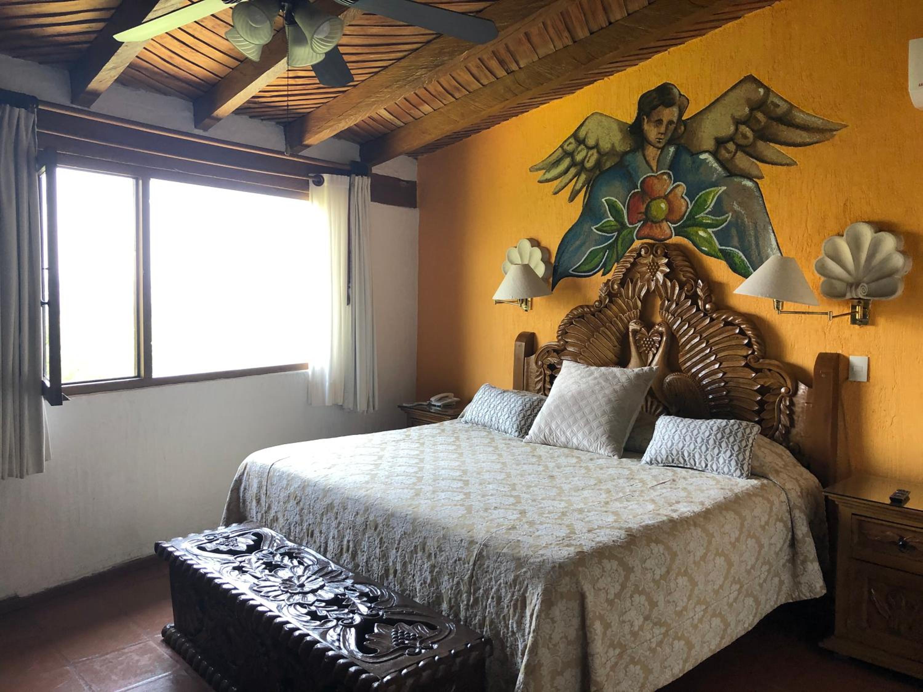 Deluxe King Room With City View
