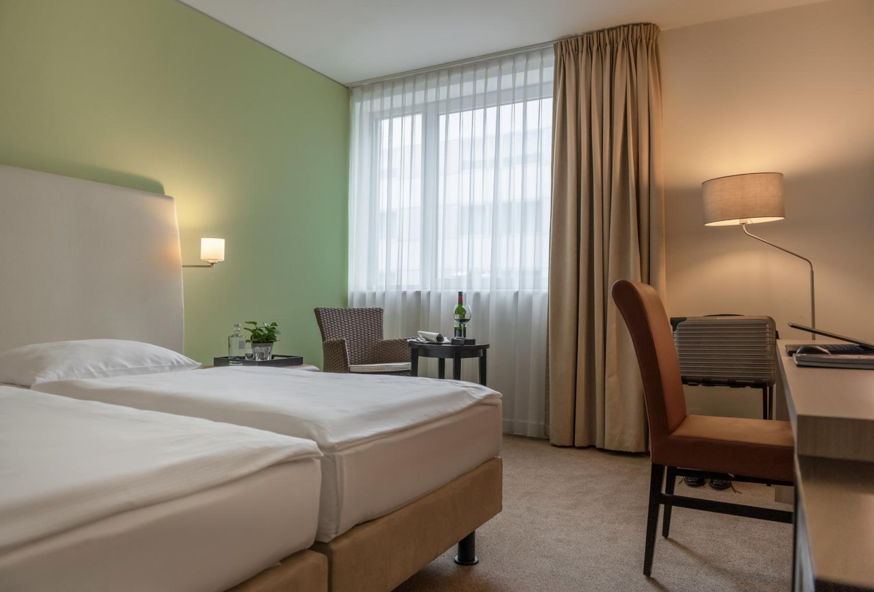 Standard Double or Twin Room - Photo 4