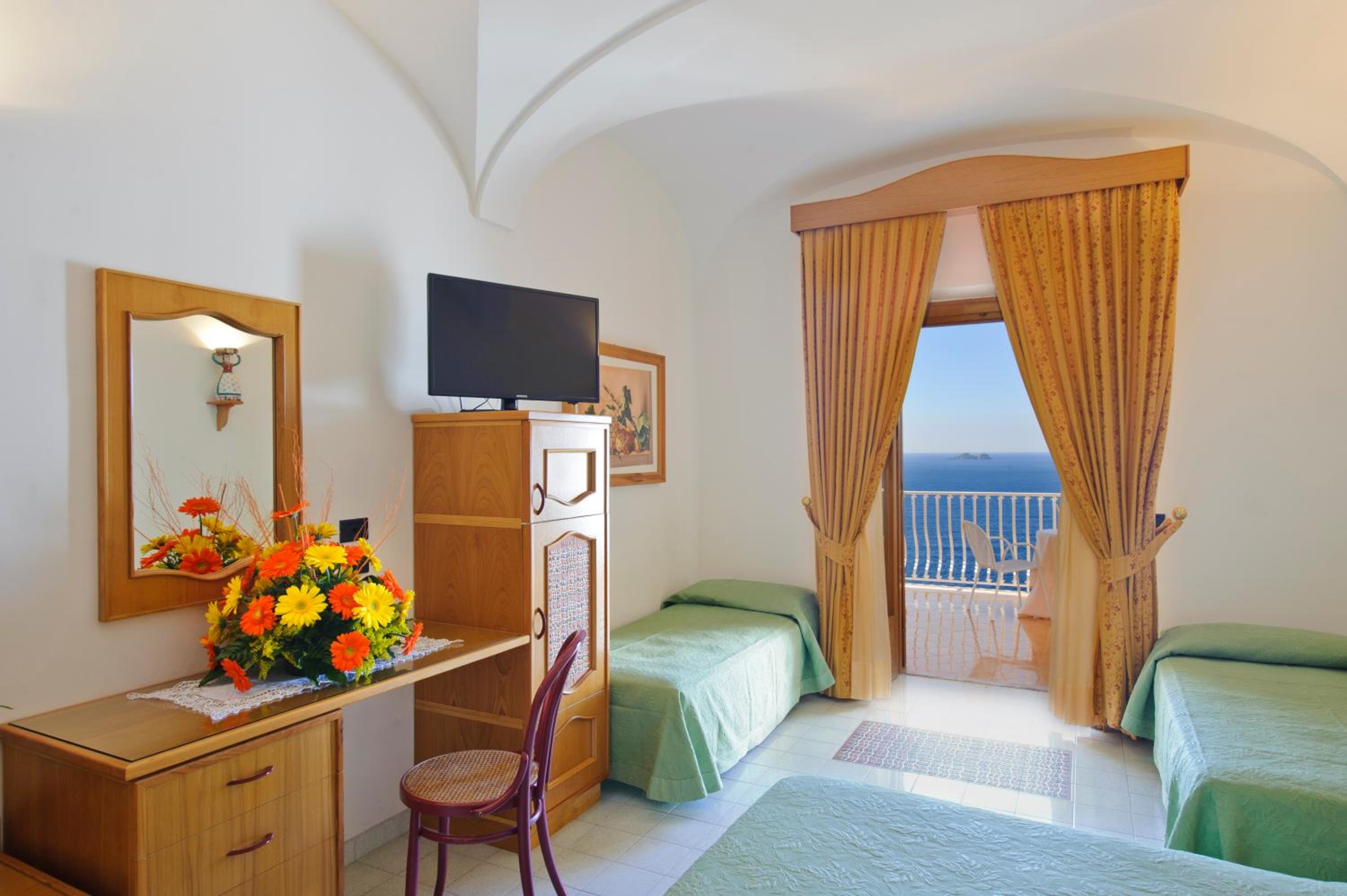 Chambre Quadruple Classique avec Terrasse - Vue sur Mer