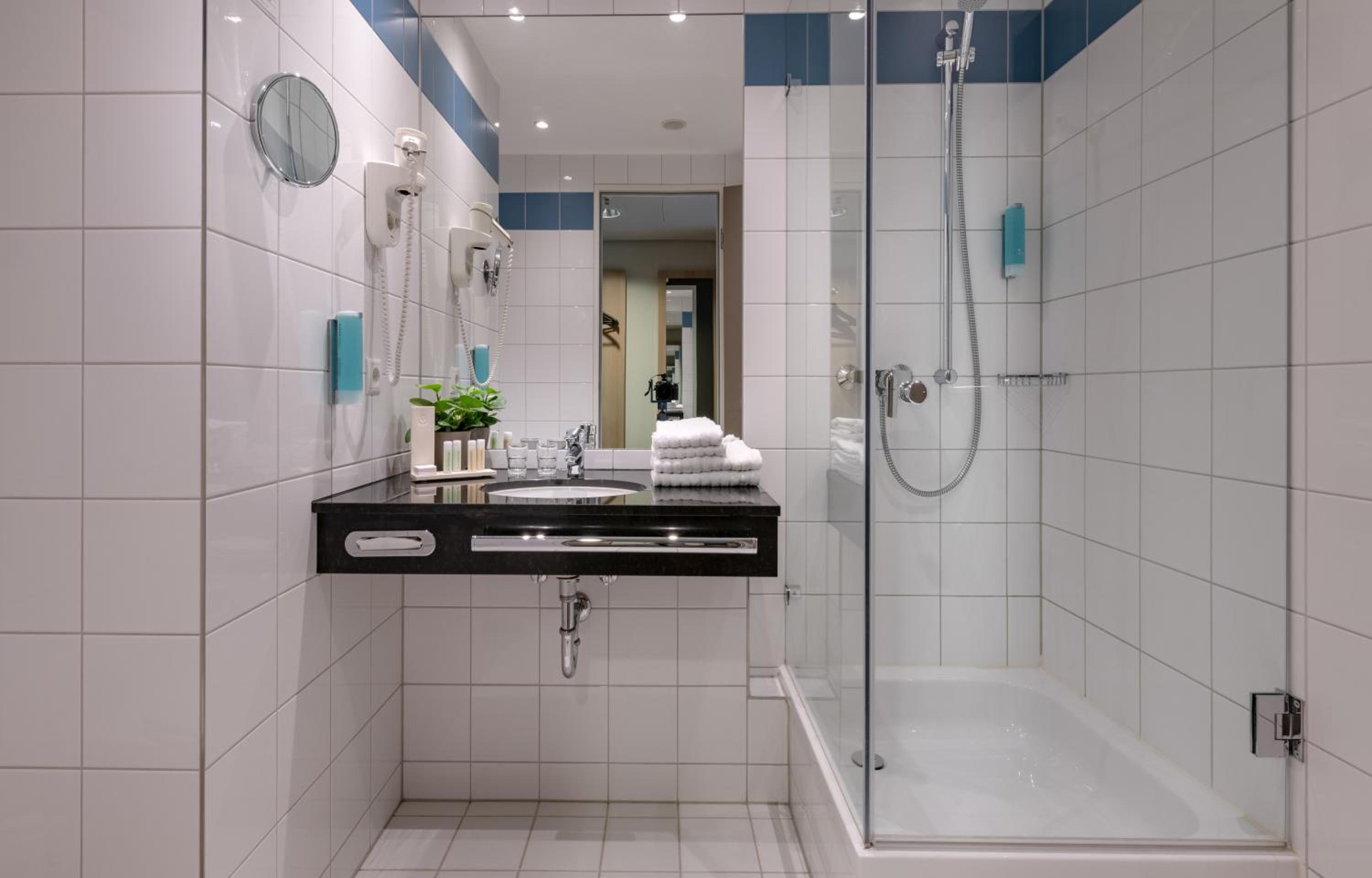 Standard Double or Twin Room - Photo 3