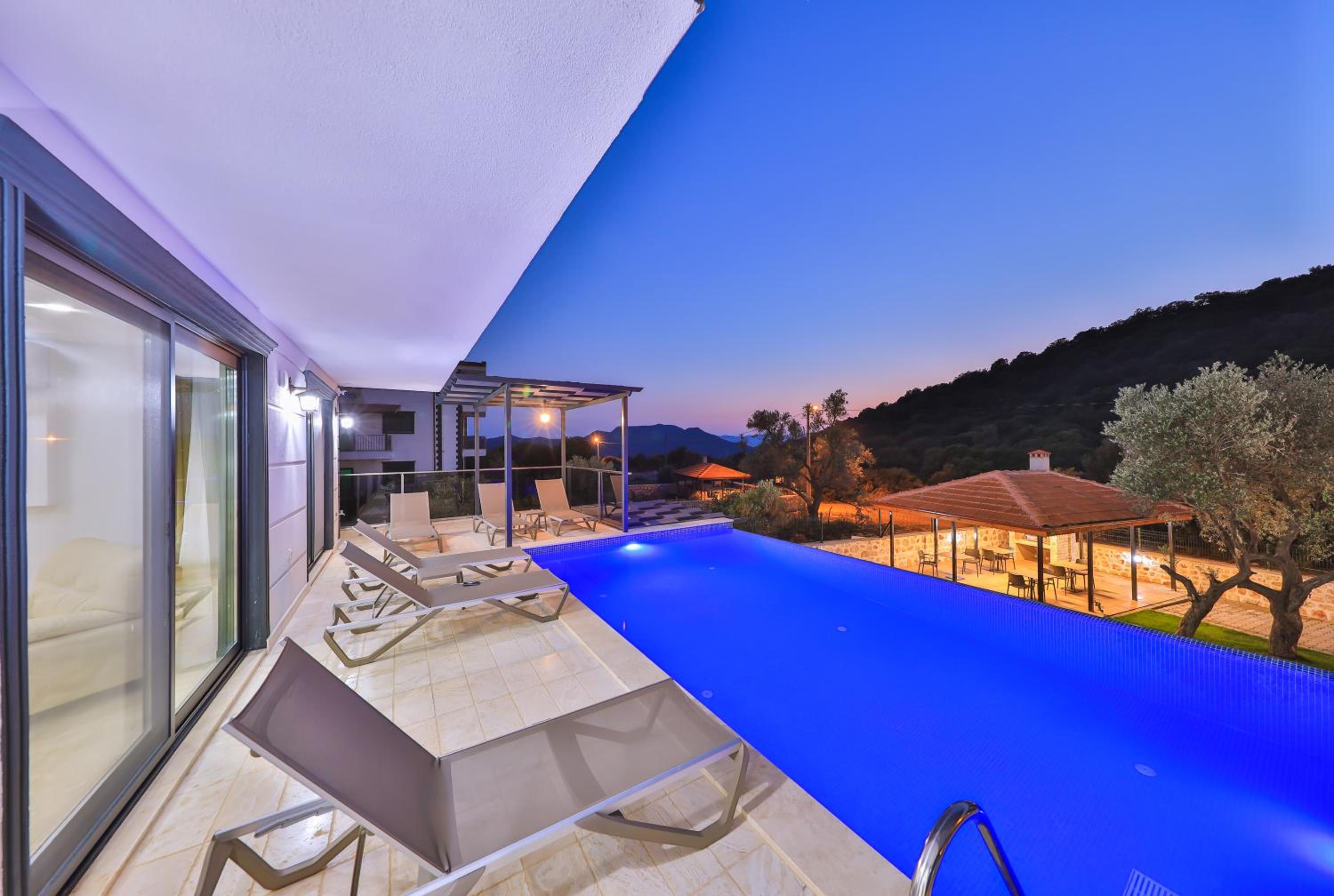 Villa with Sea View - Photo 7