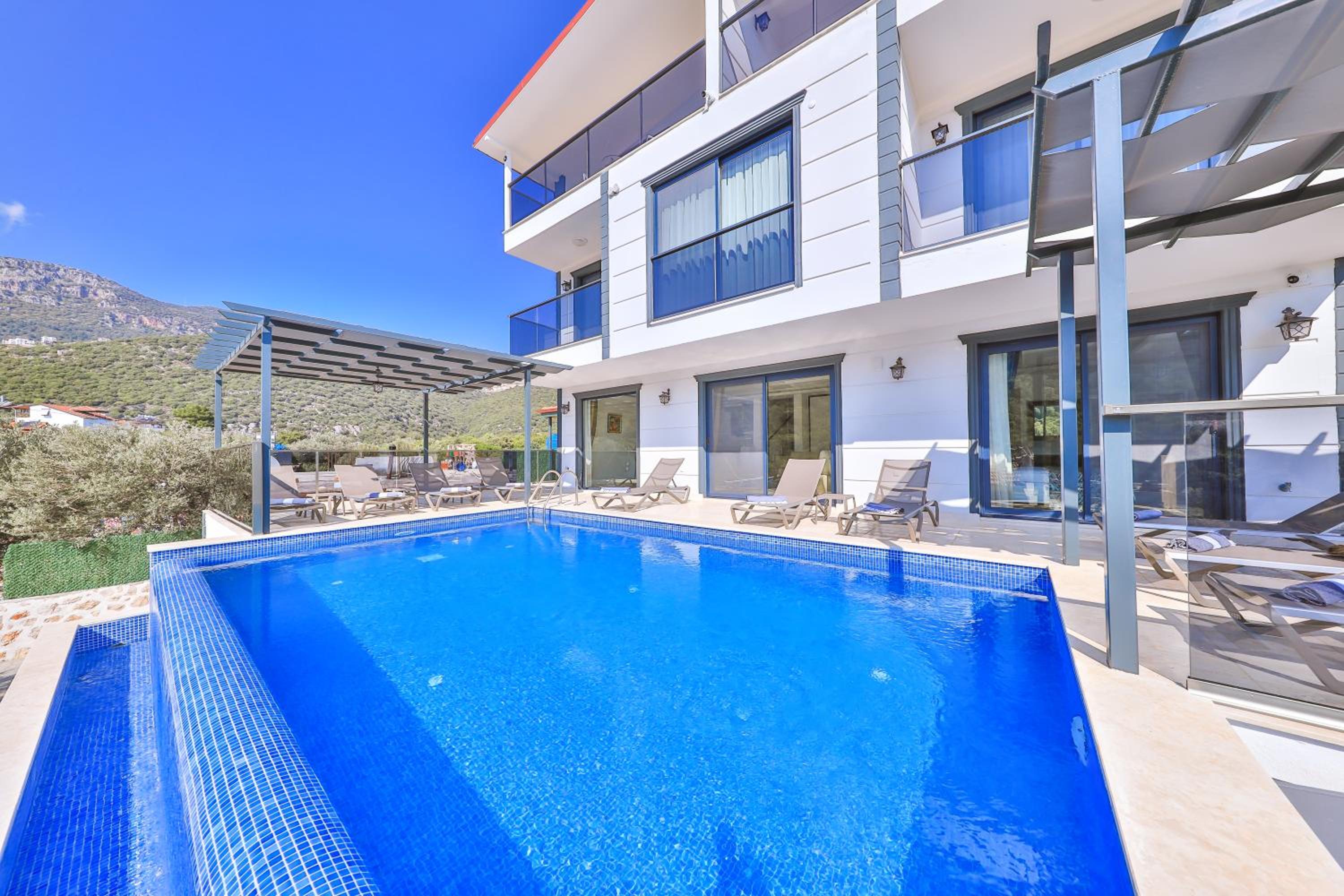 Villa with Sea View - Photo 6