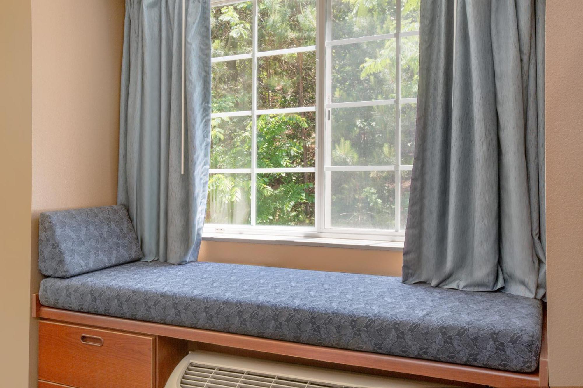 Queen Suite - Disability Access - Non-Smoking - Photo 1