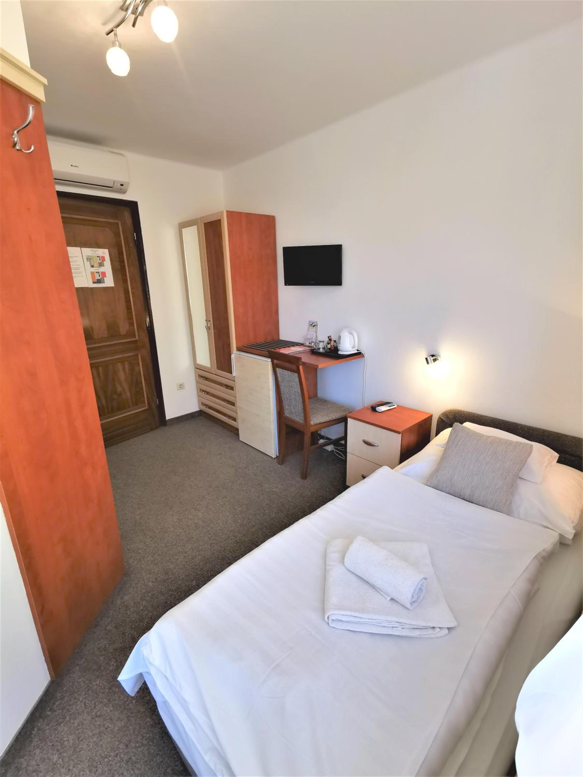 Single Room photo 1